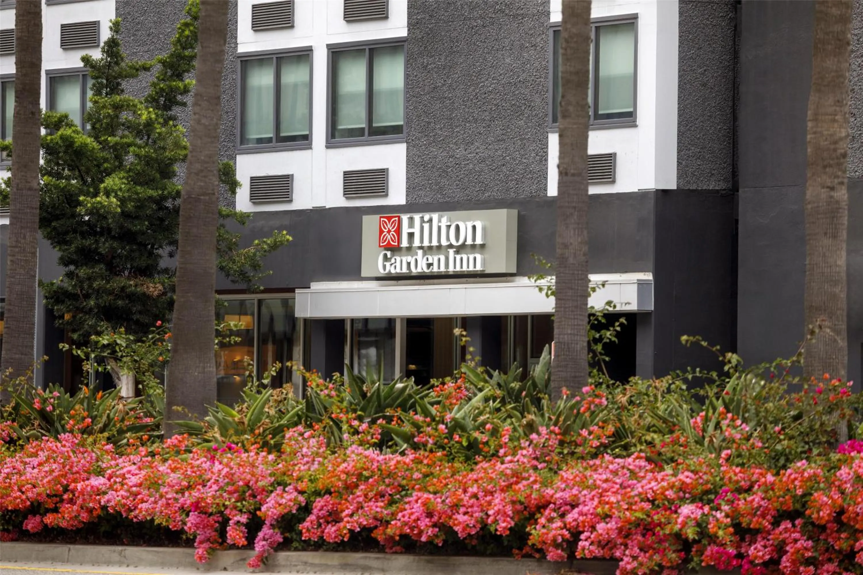 Property building in Hilton Garden Inn LAX Los Angeles Airport