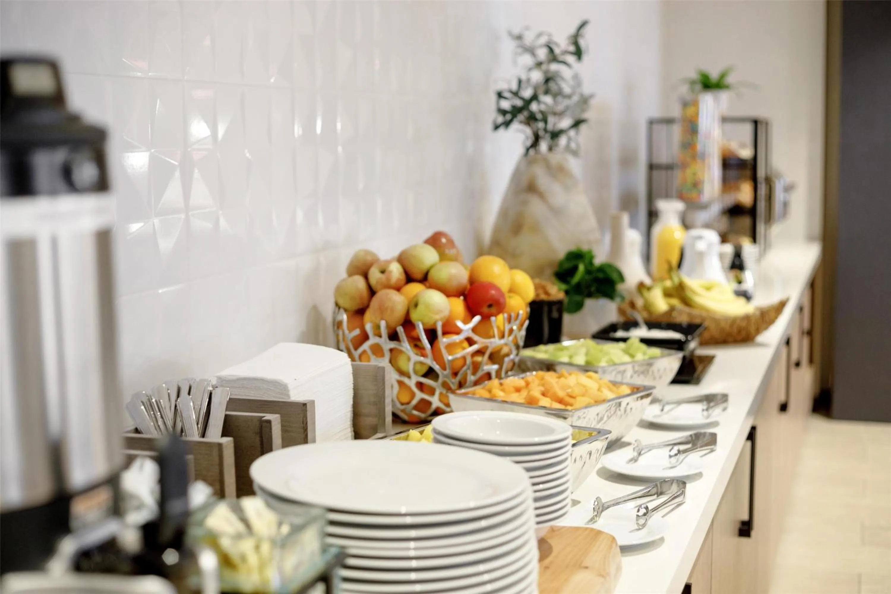 Breakfast in Hilton Garden Inn LAX Los Angeles Airport