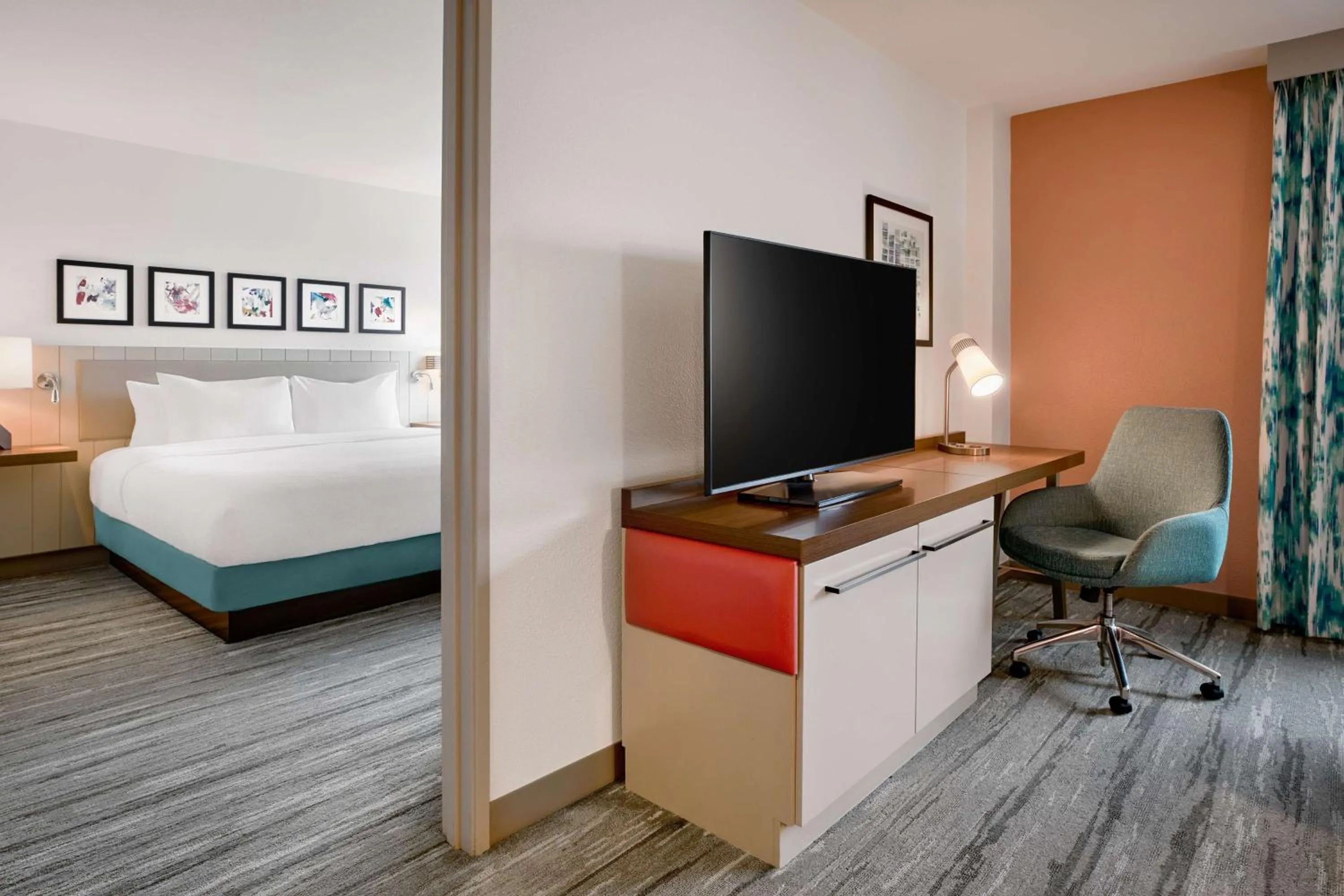 Bedroom, Bed in Hilton Garden Inn LAX Los Angeles Airport