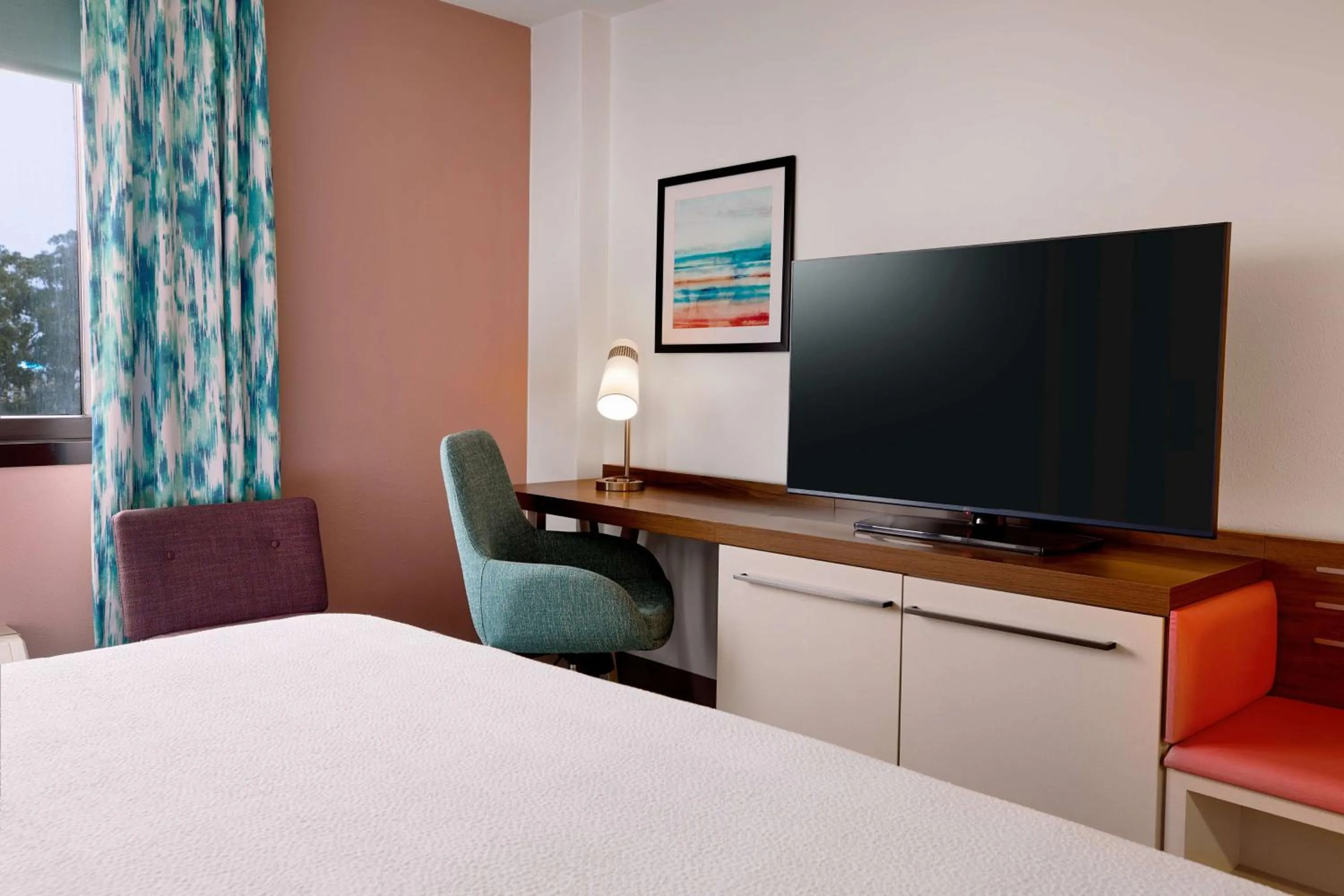 Bedroom, Bed in Hilton Garden Inn LAX Los Angeles Airport