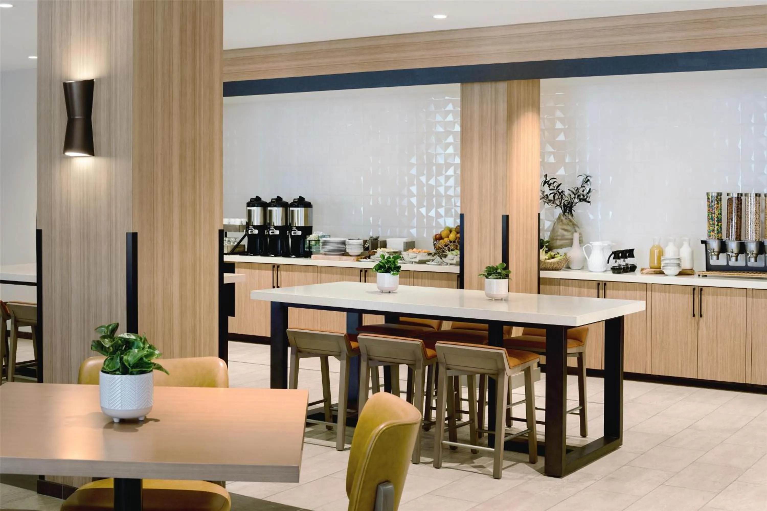 Breakfast in Hilton Garden Inn LAX Los Angeles Airport