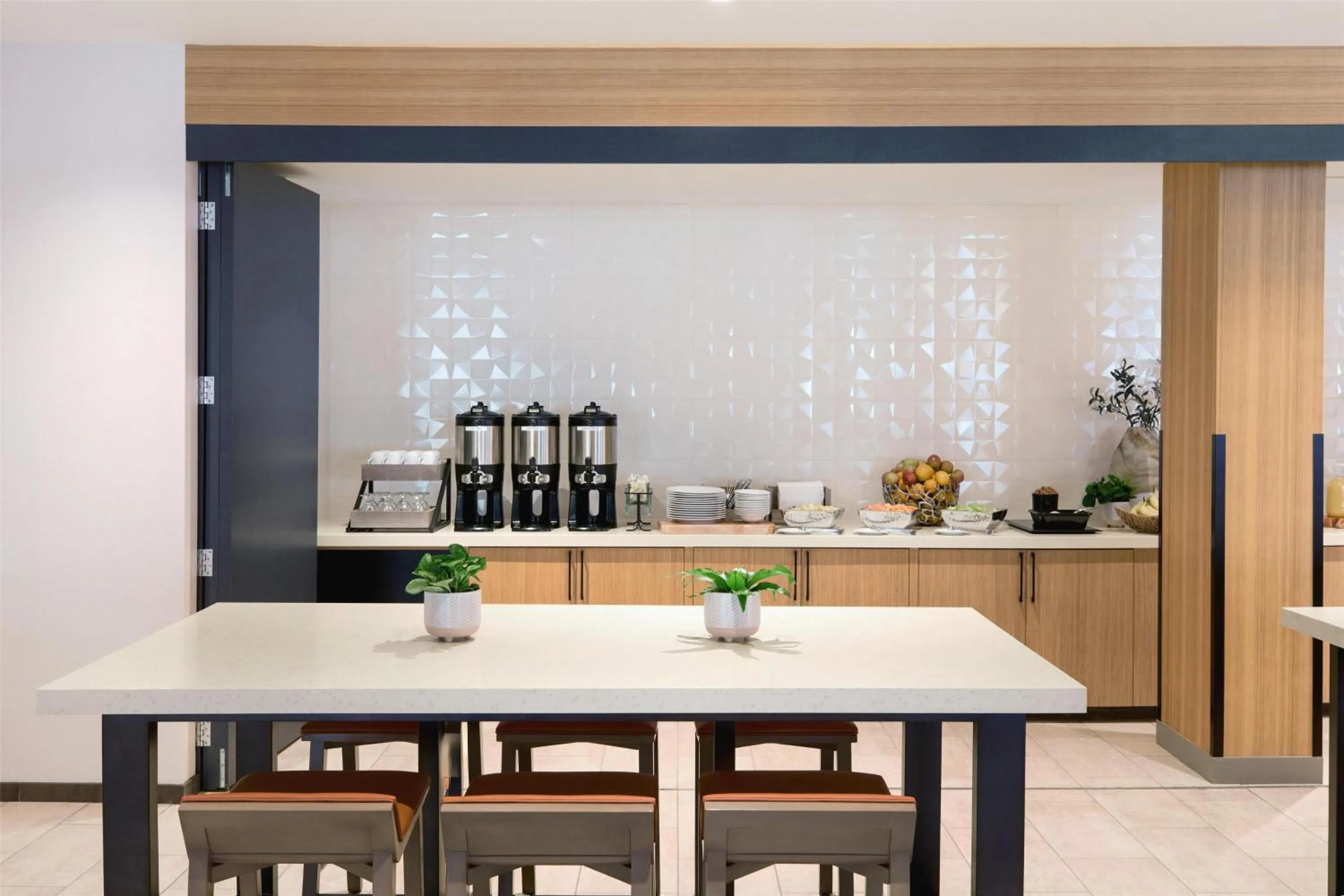 Breakfast in Hilton Garden Inn LAX Los Angeles Airport