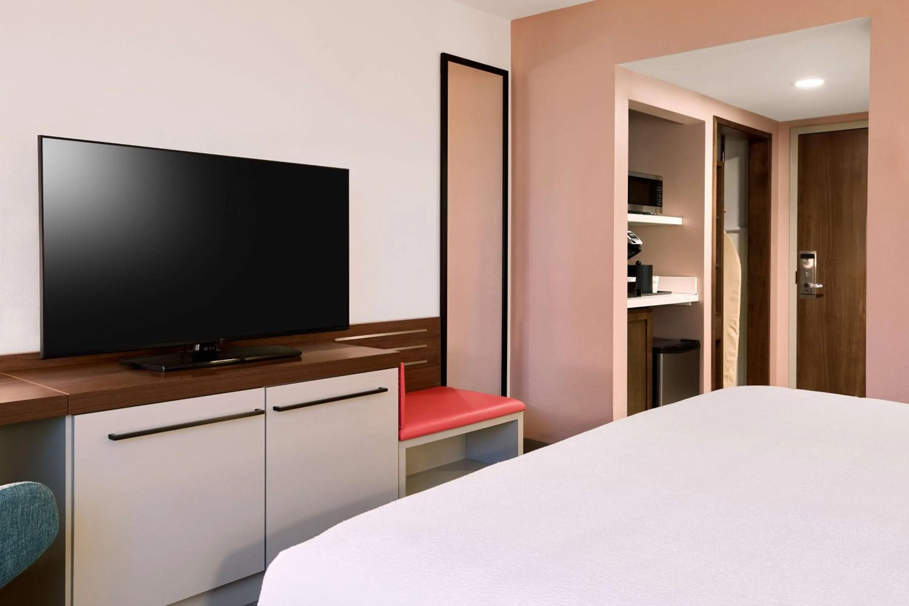 Bed in Hilton Garden Inn LAX Los Angeles Airport