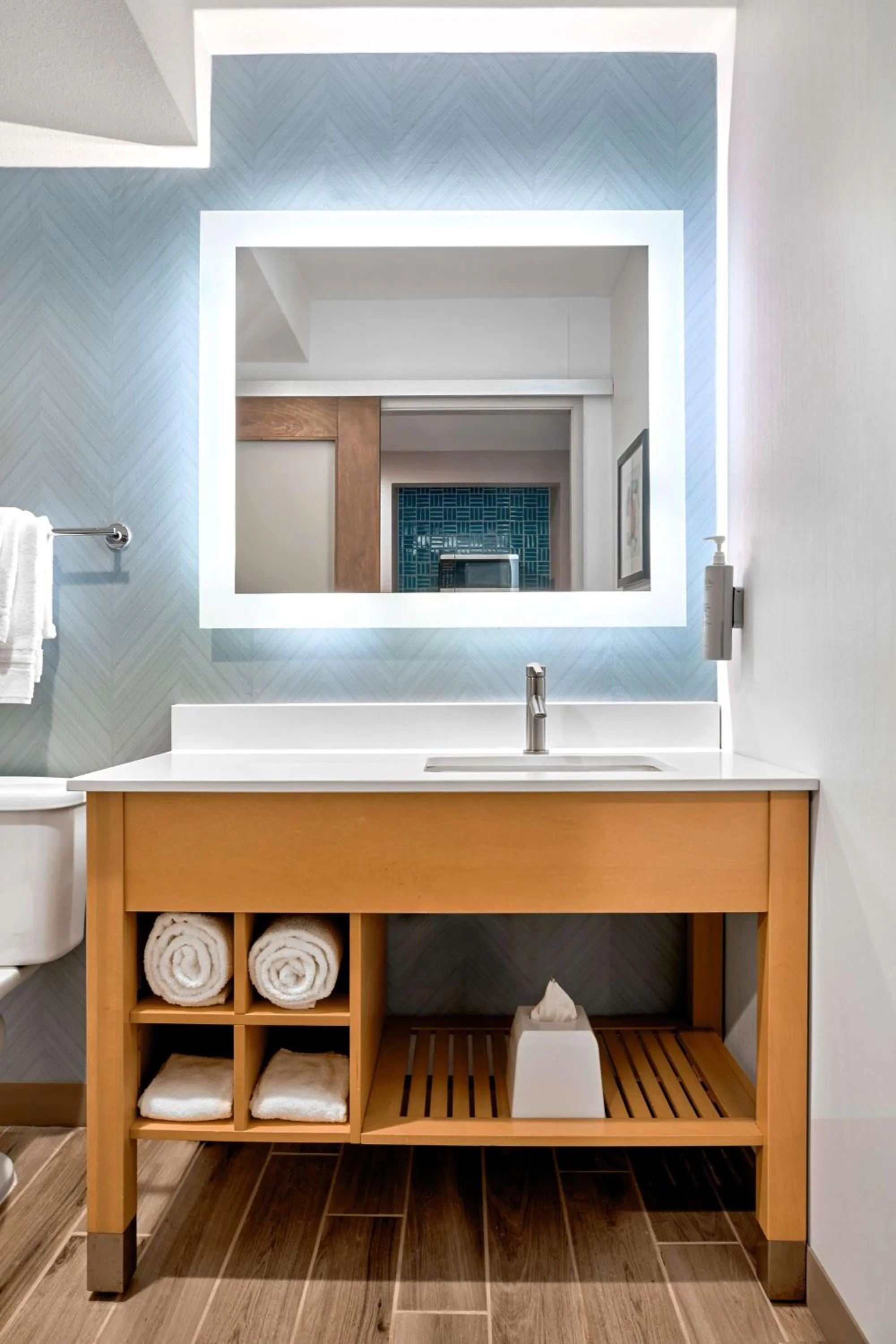 Bathroom in Hilton Garden Inn LAX Los Angeles Airport