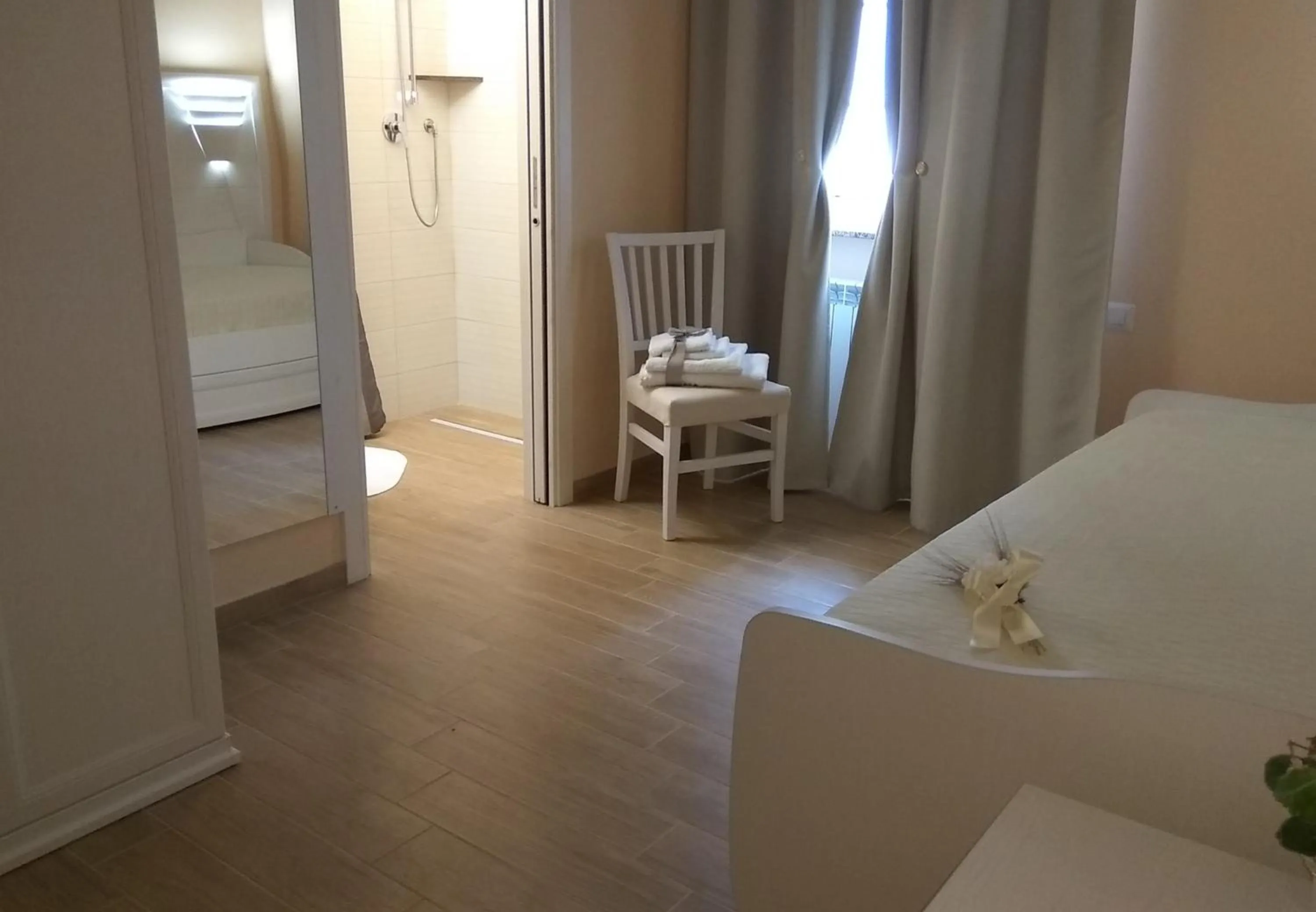 Photo of the whole room in Le Camelie