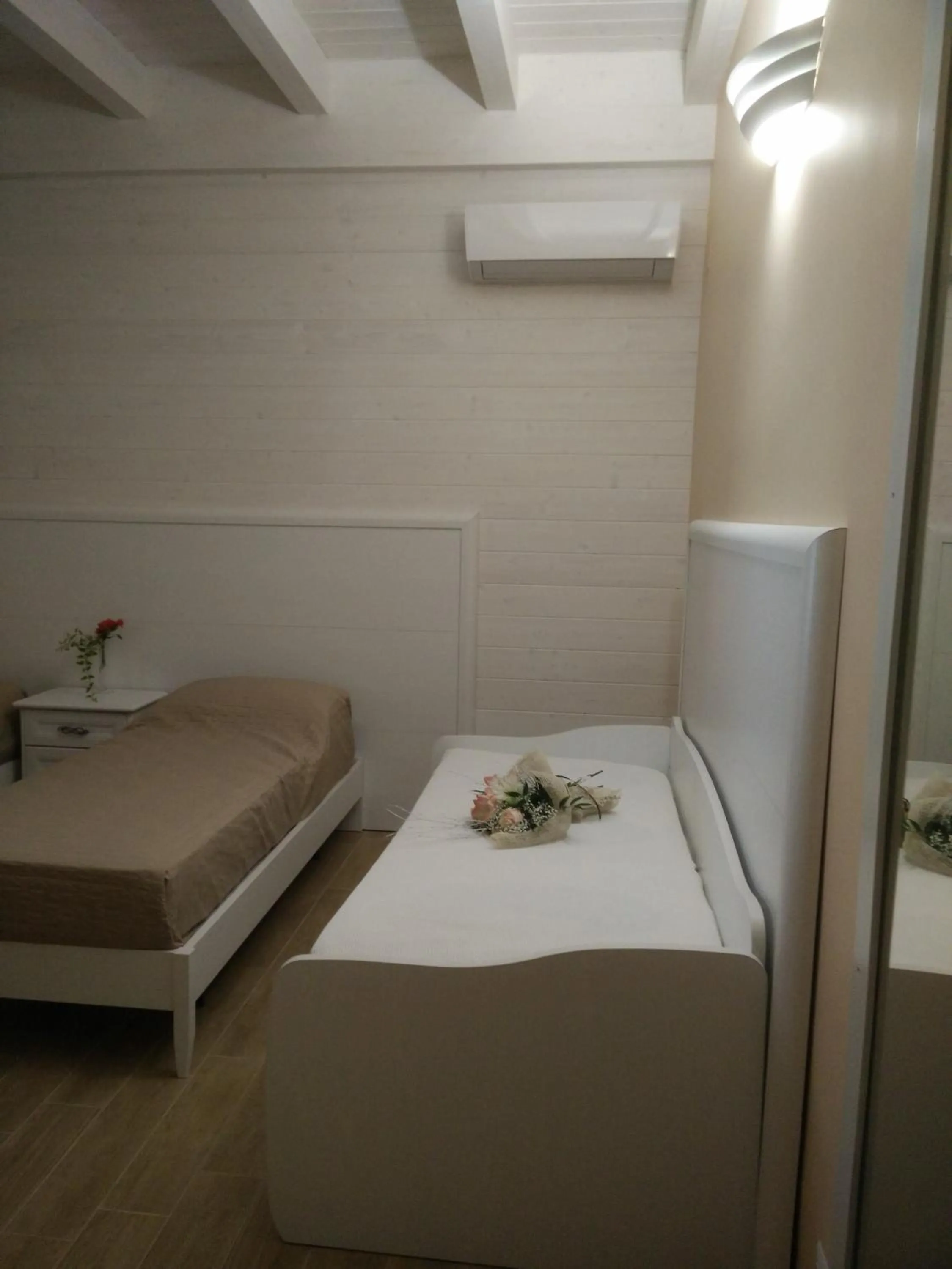 Decorative detail, Bed in Le Camelie