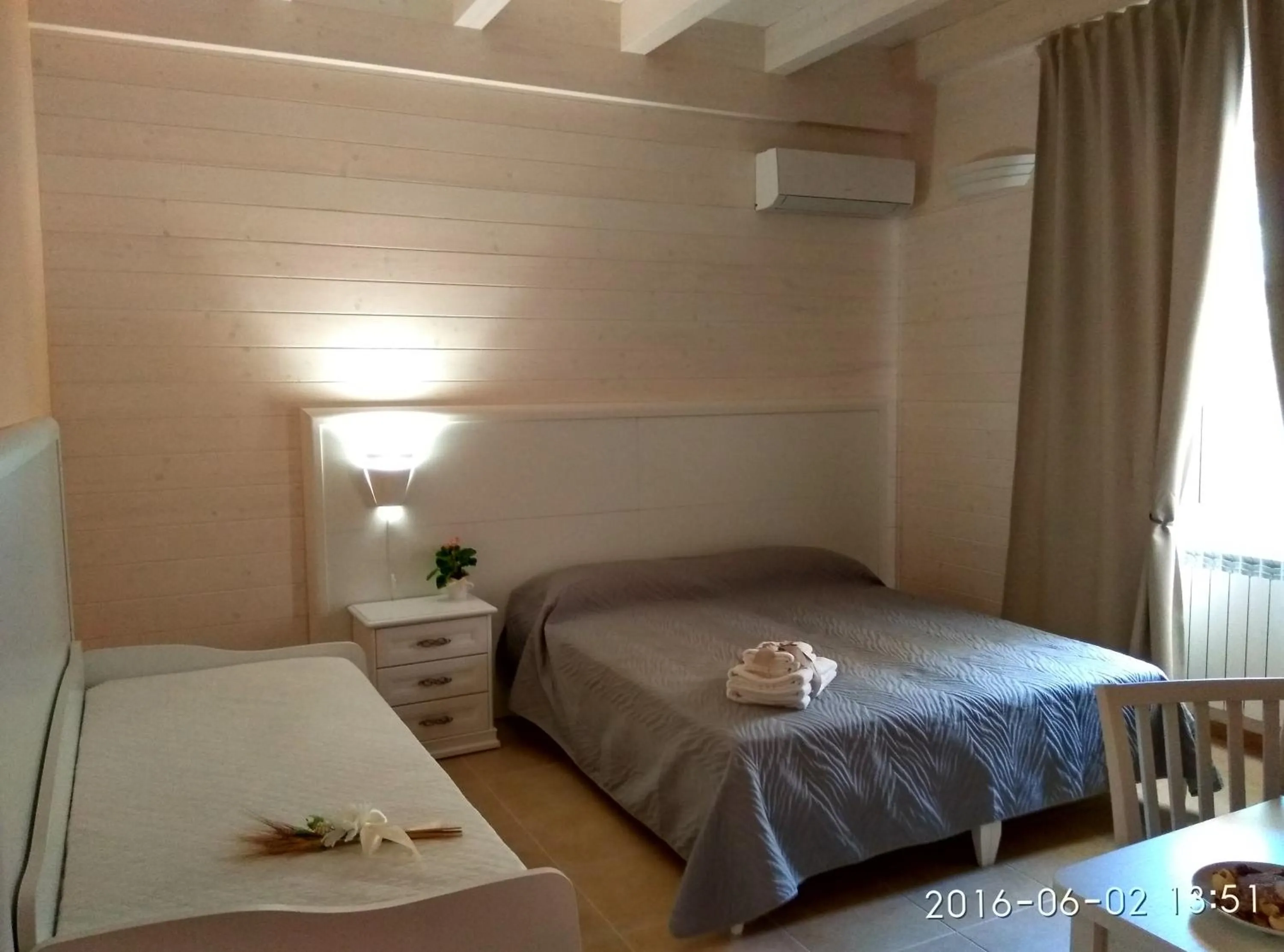 Photo of the whole room, Bed in Le Camelie