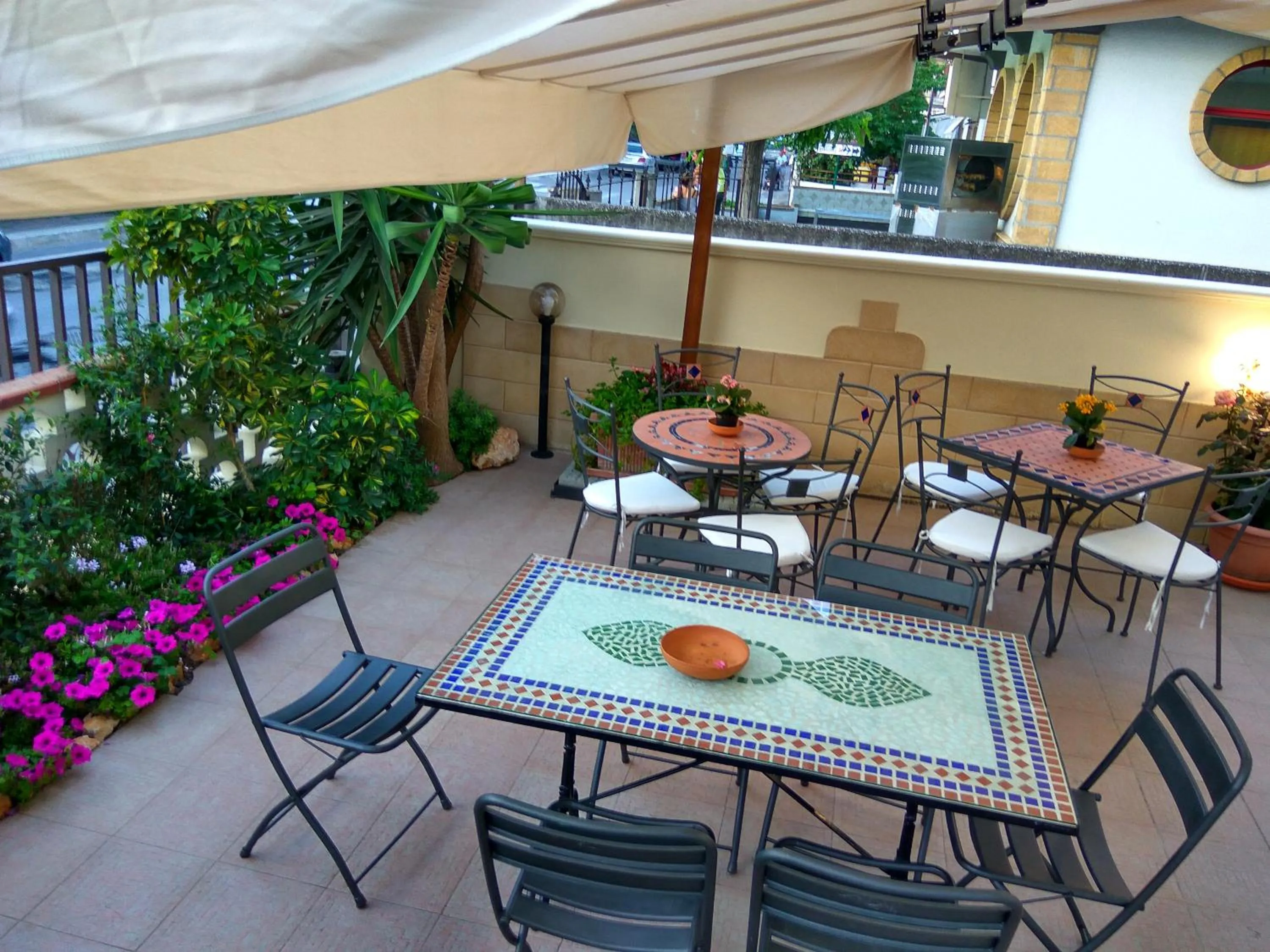 Garden view in Le Camelie