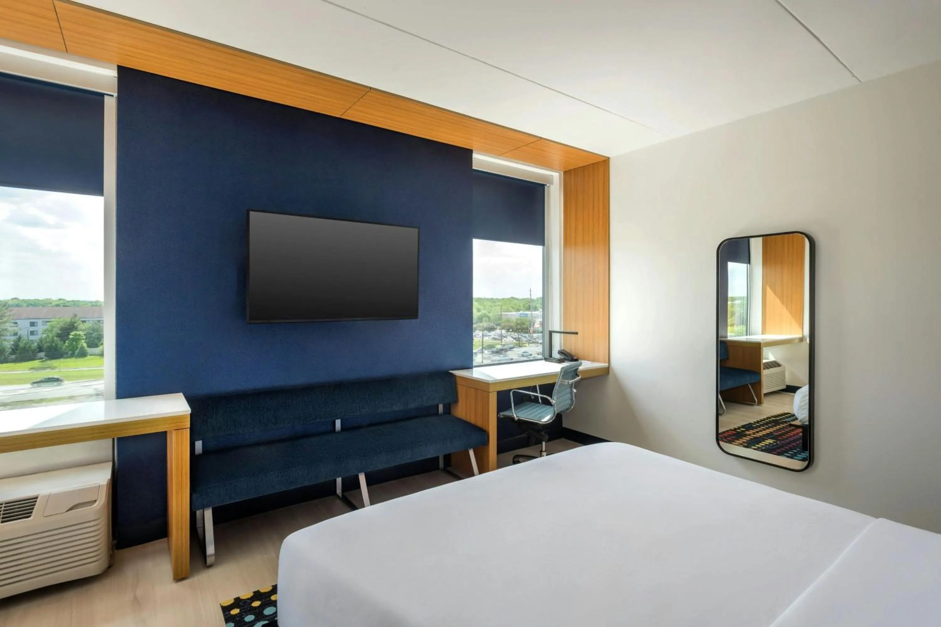 Photo of the whole room, Bed in Aloft Mount Laurel
