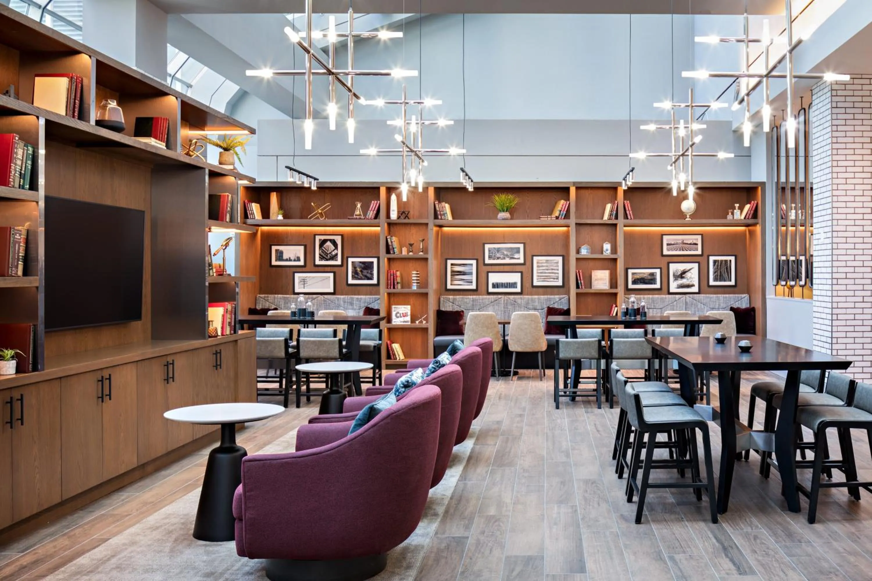 Lounge or bar in Sheraton Dallas Hotel