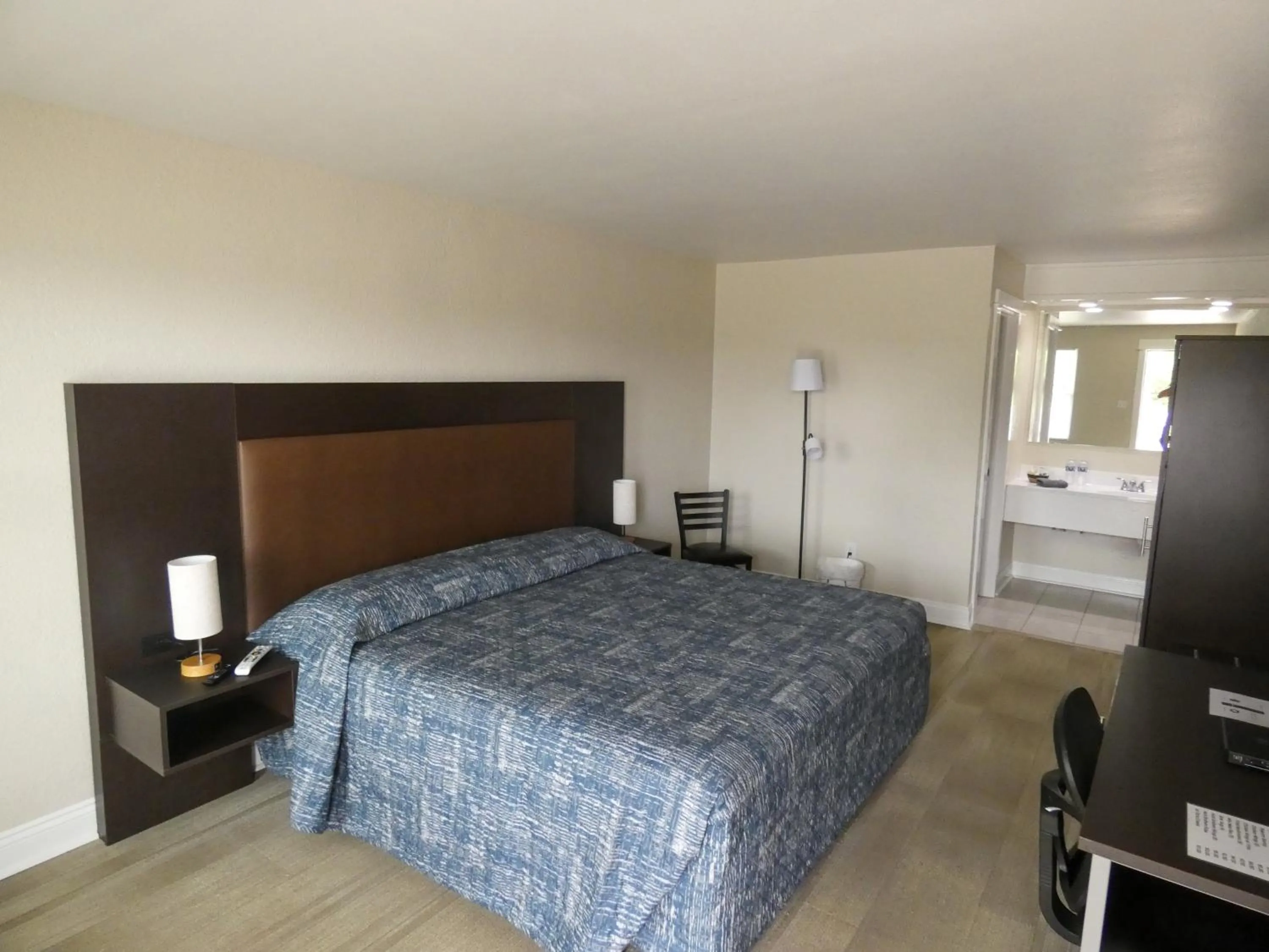 Bed in Gators Inn on the Bayou