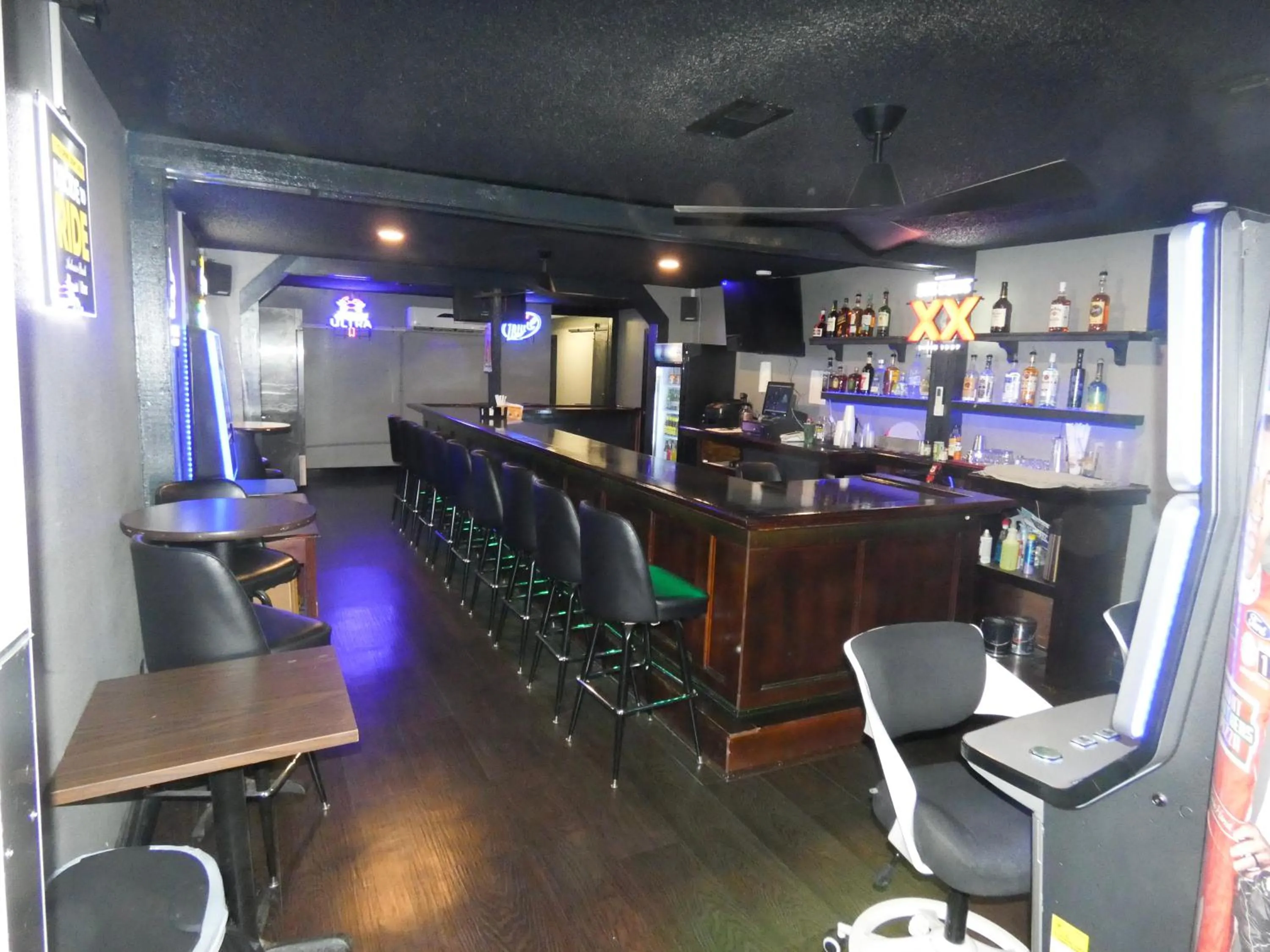 Lounge or bar in Gators Inn on the Bayou