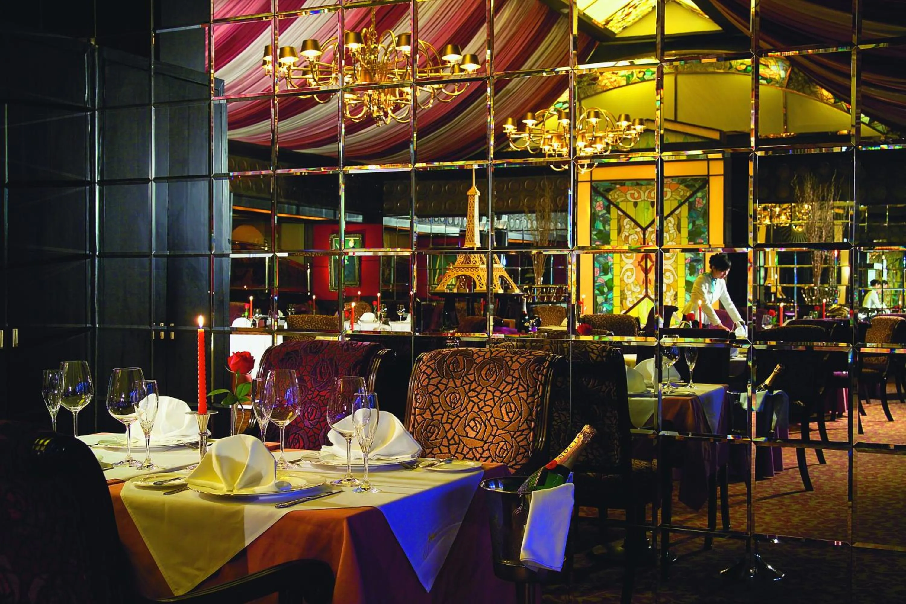 Restaurant/places to eat in Jianguo Hotel