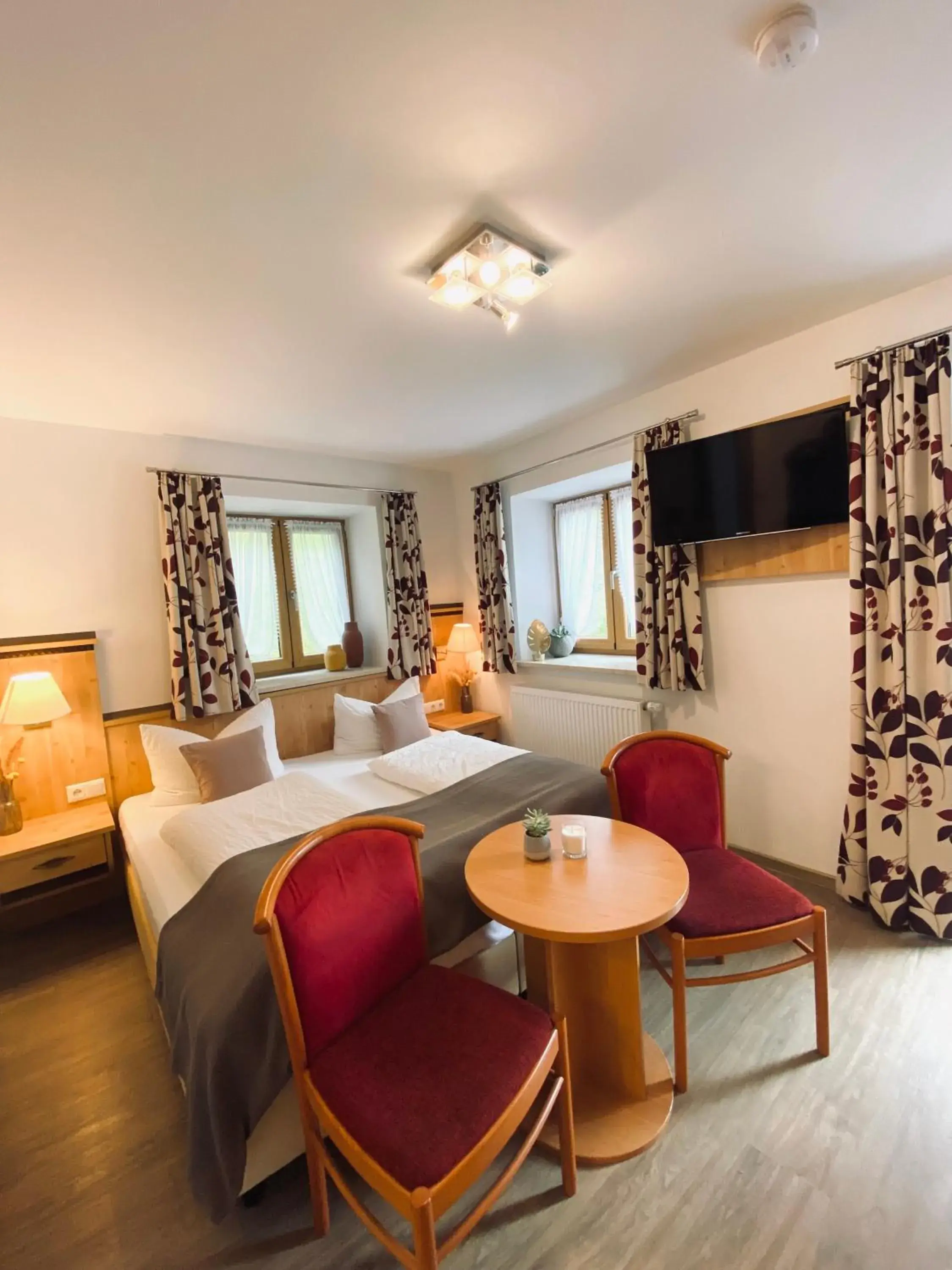 Comfort Double Room with Balcony or Terrace in front of the window in Gästehaus Achental Comfort Double Room with Balcony or Terrace in front of the window in Gästehaus Achental