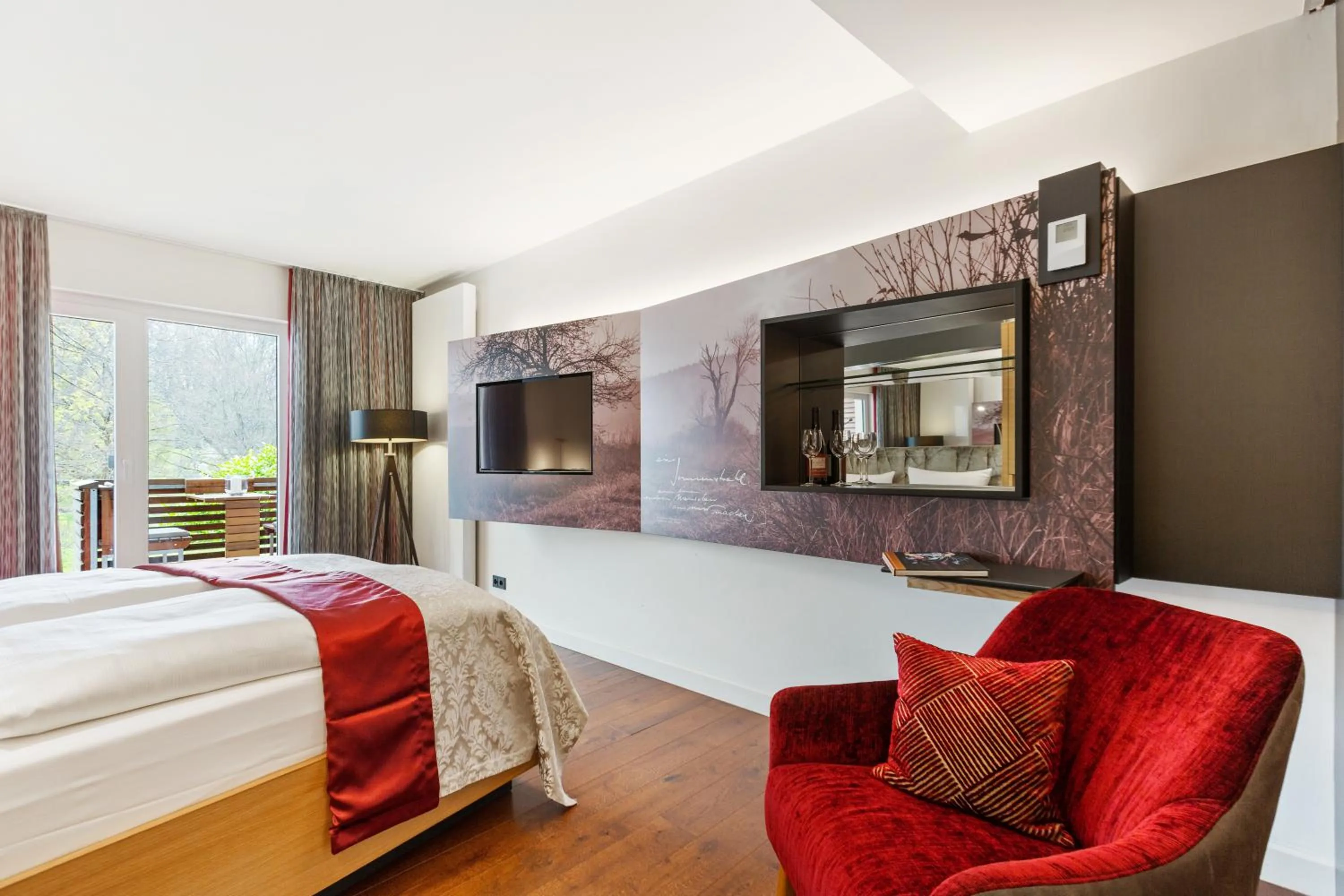 Photo of the whole room, Bed in Romantik Hotel Landschloss Fasanerie