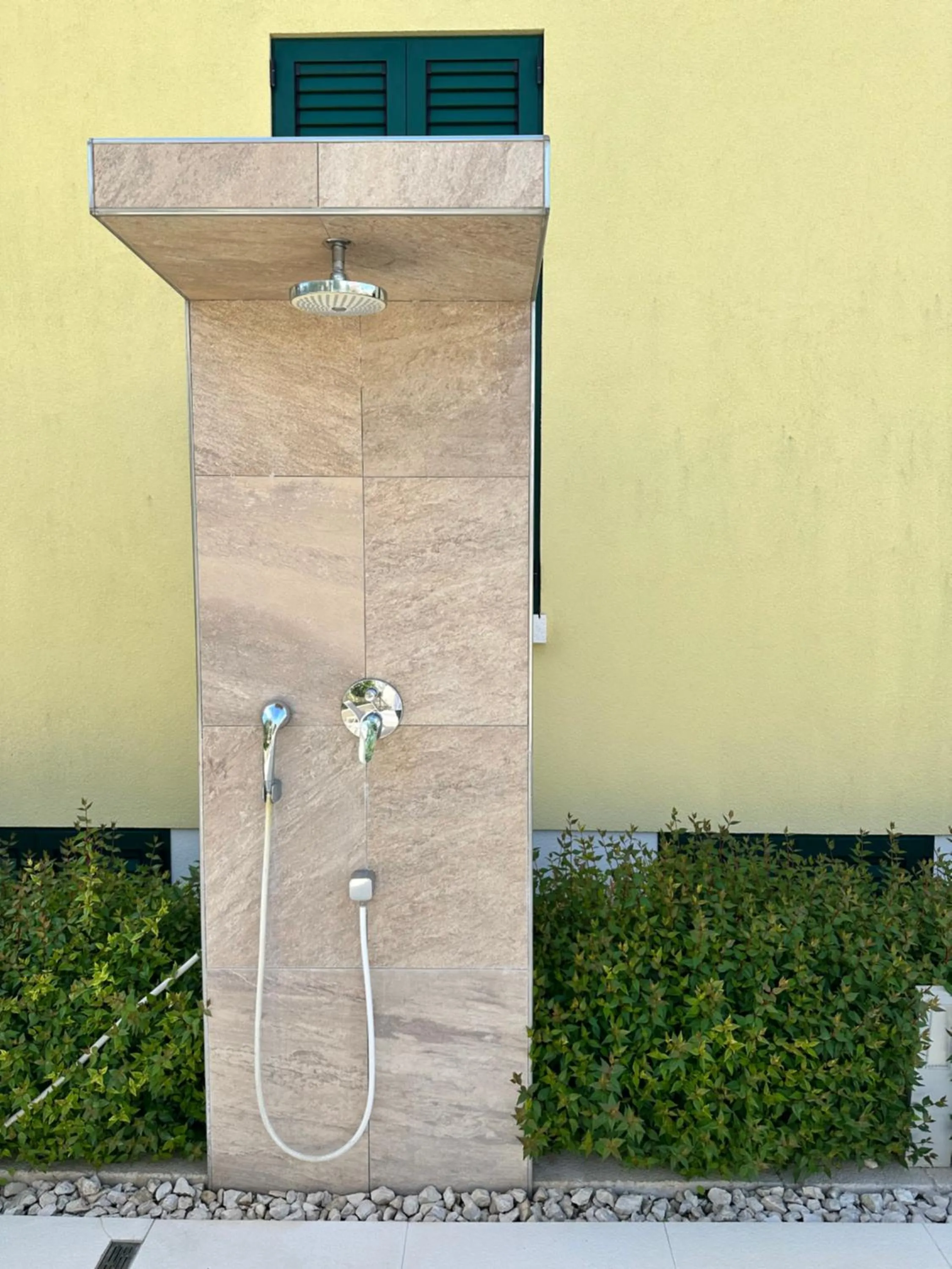 Shower in Navigantes Superior