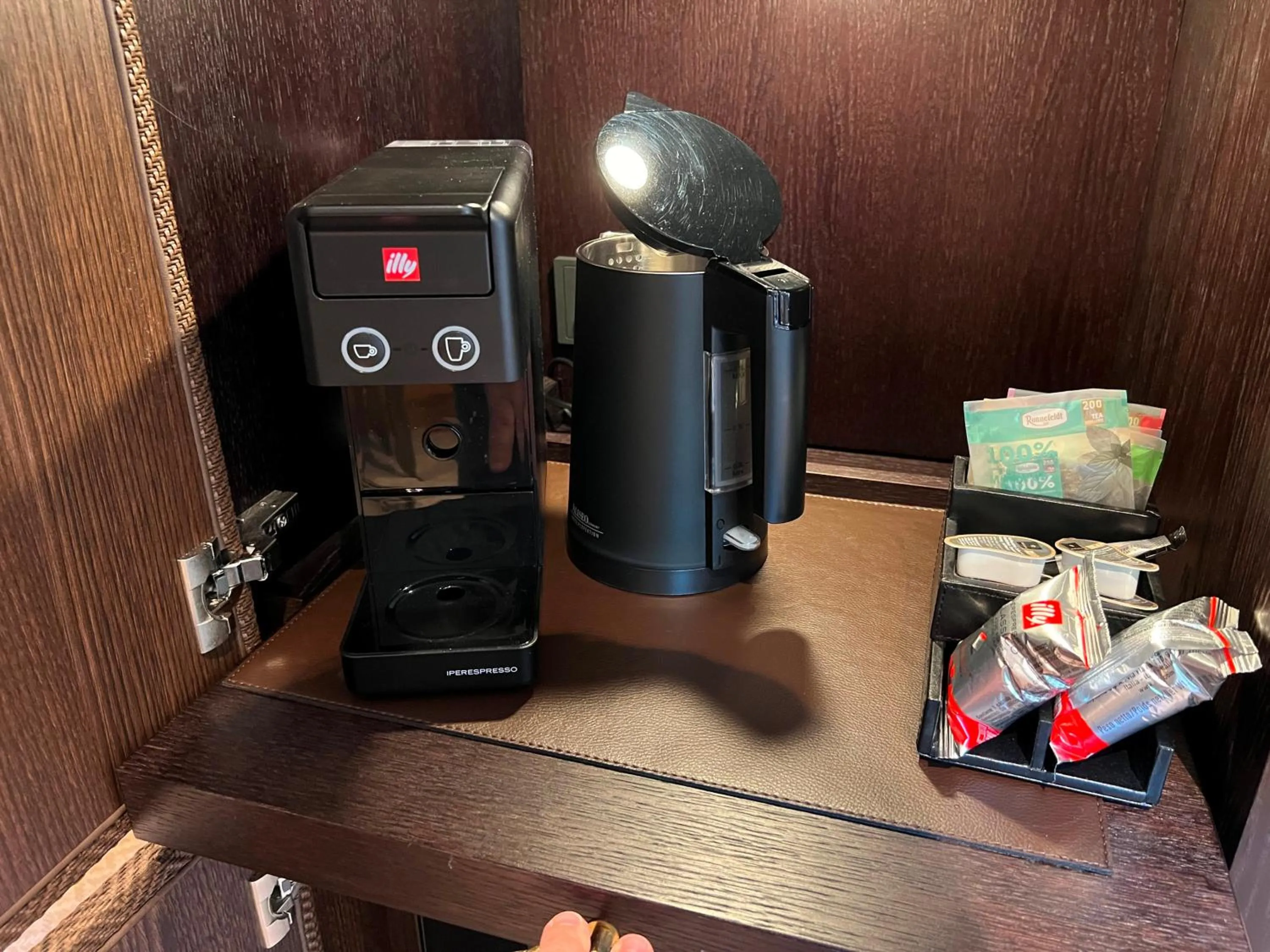 Coffee/tea facilities in Hotel Landhaus Wachtelhof