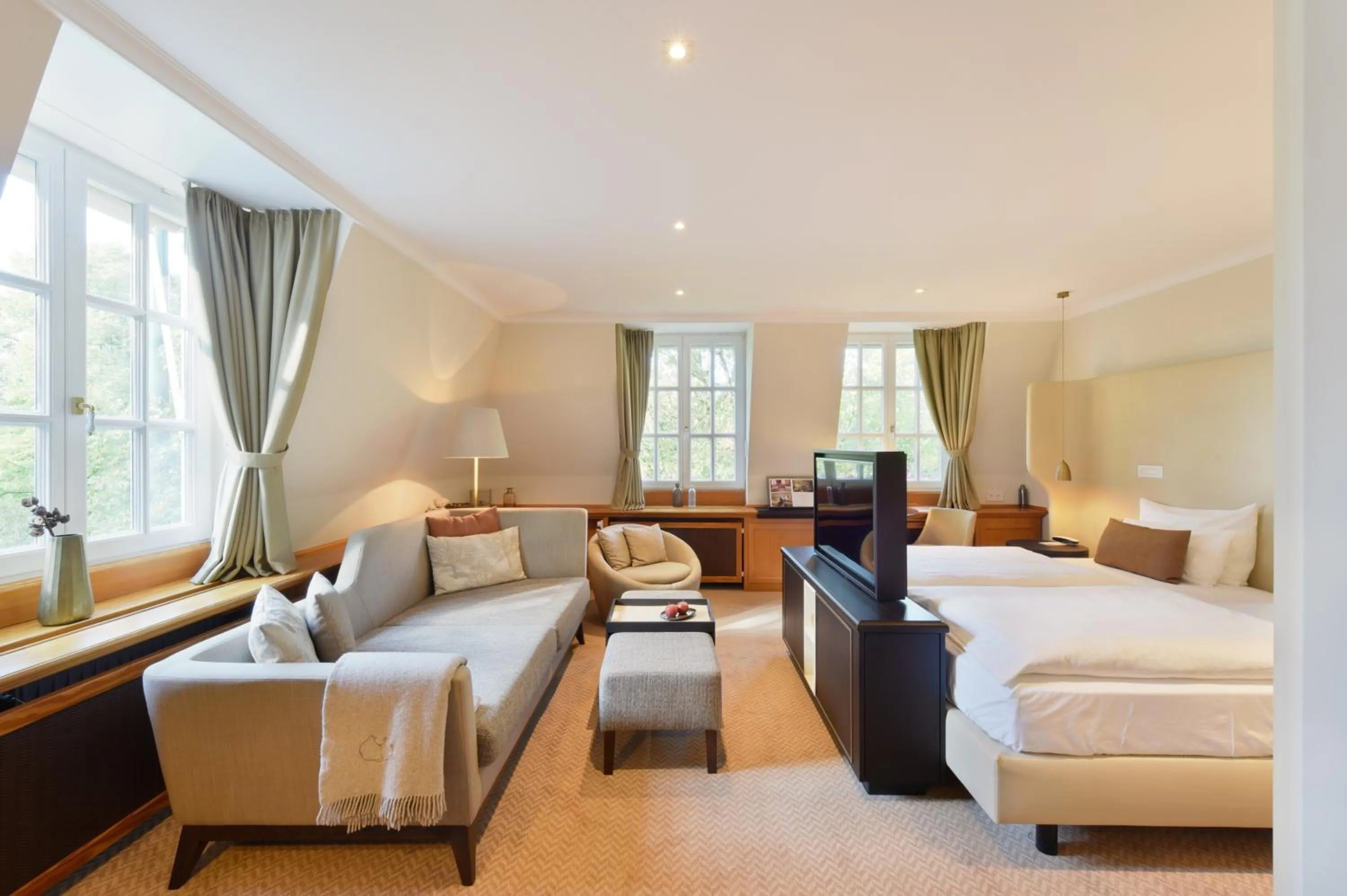 Photo of the whole room, Bed in Hotel Landhaus Wachtelhof