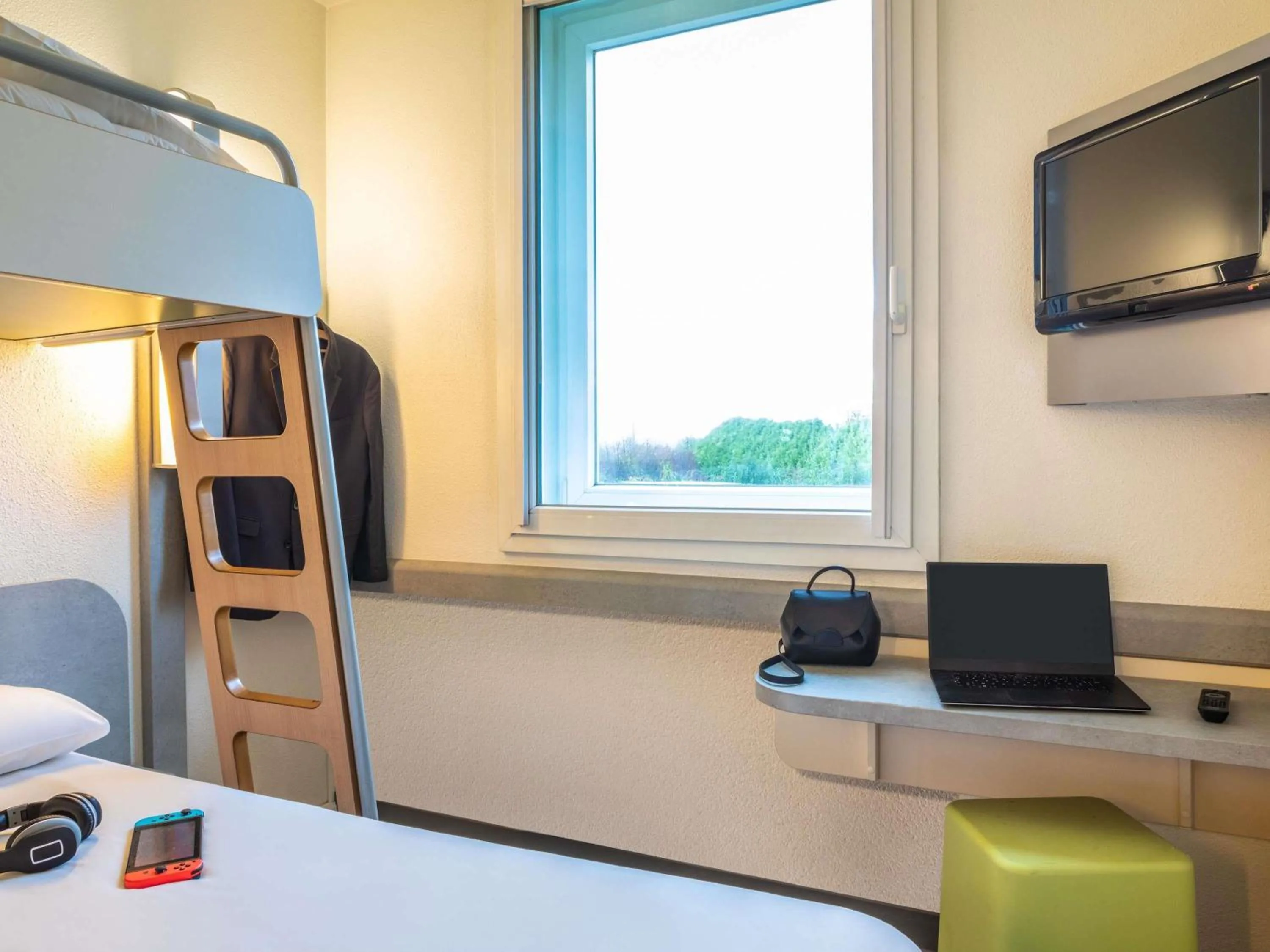 Bedroom, Bed in ibis budget Roissy CDG Paris Nord 2
