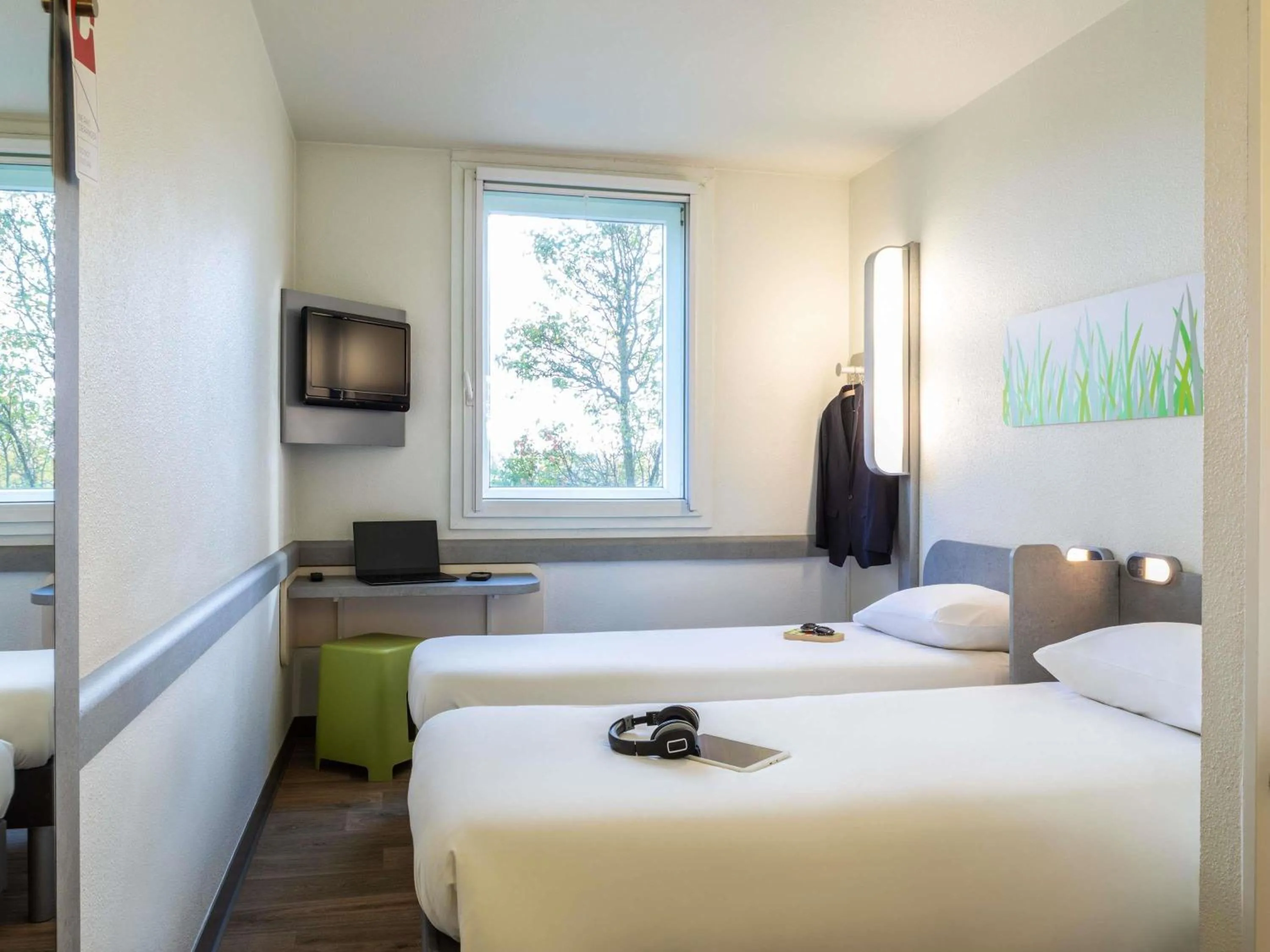 Bedroom, Bed in ibis budget Roissy CDG Paris Nord 2