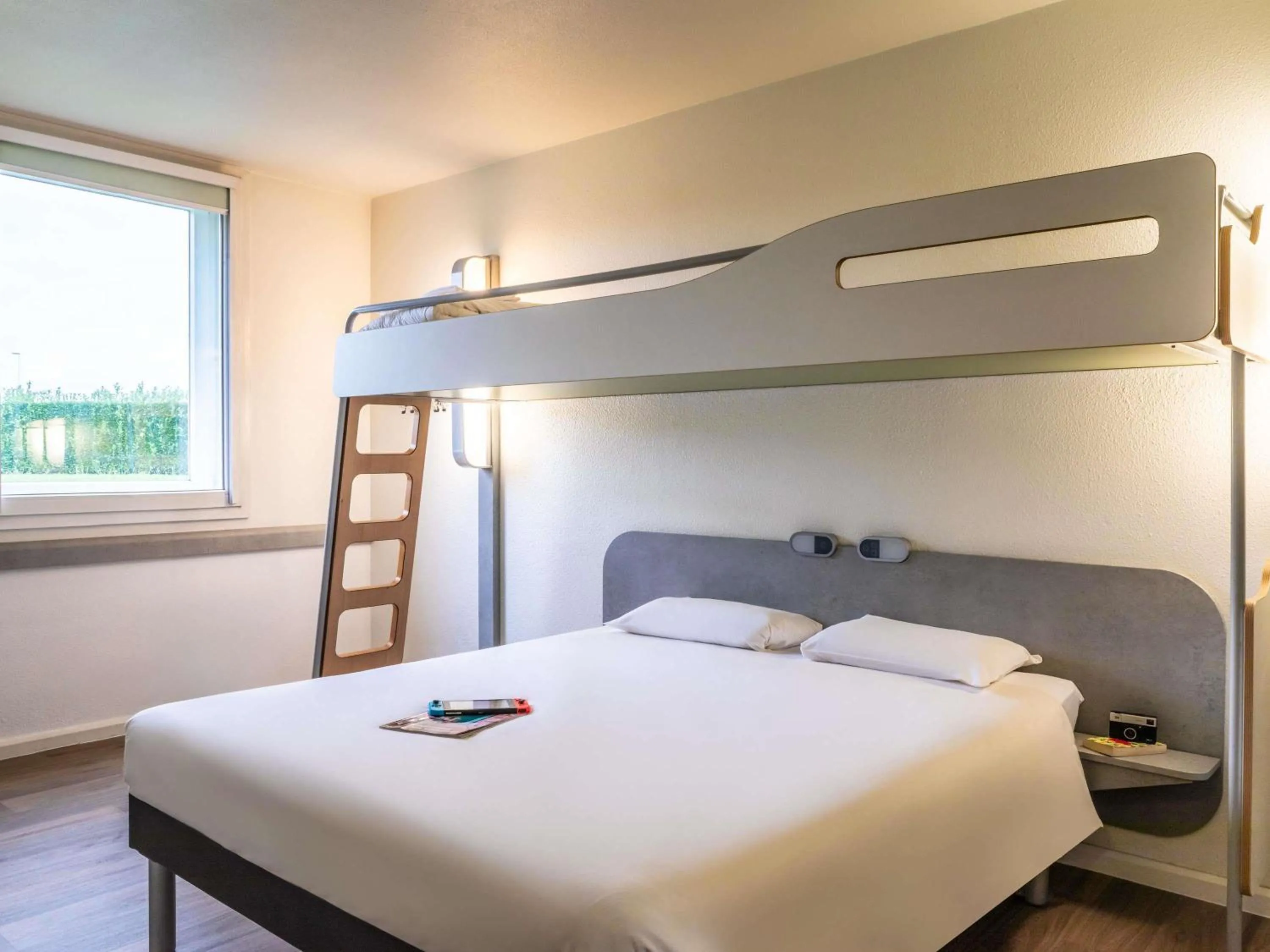 Bedroom, Bed in ibis budget Roissy CDG Paris Nord 2