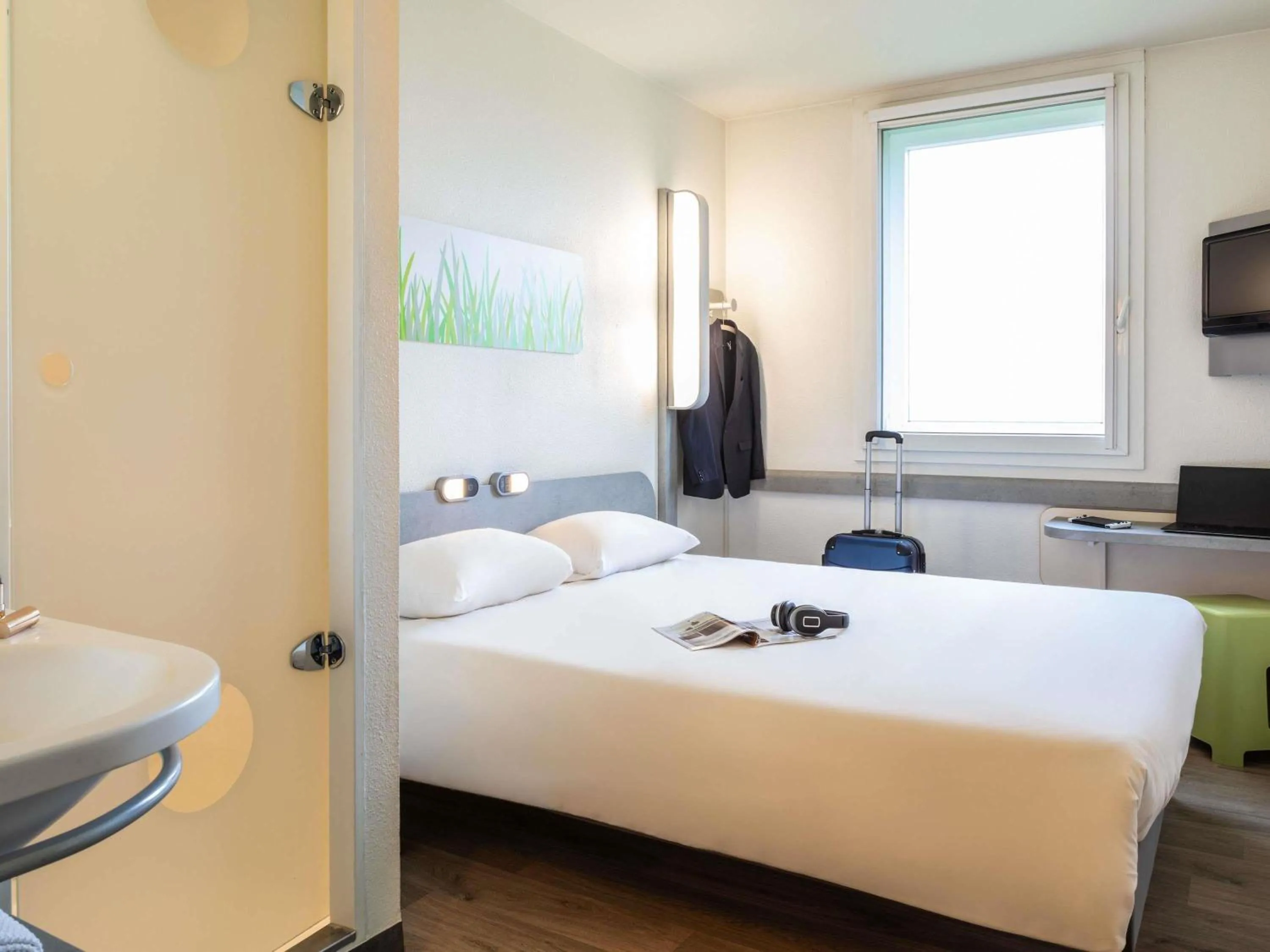Bedroom, Bed in ibis budget Roissy CDG Paris Nord 2