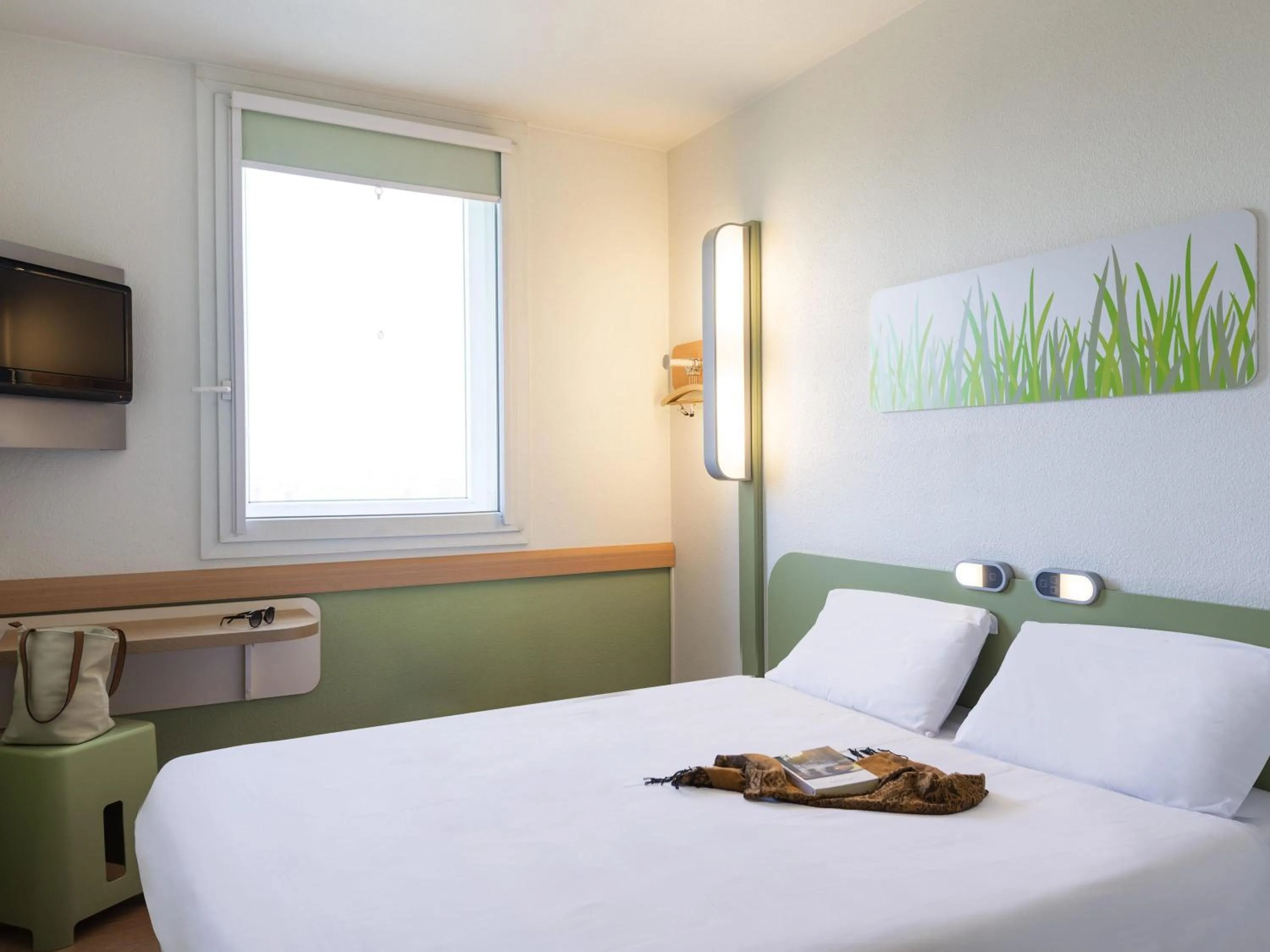 Bedroom, Bed in ibis budget Roissy CDG Paris Nord 2
