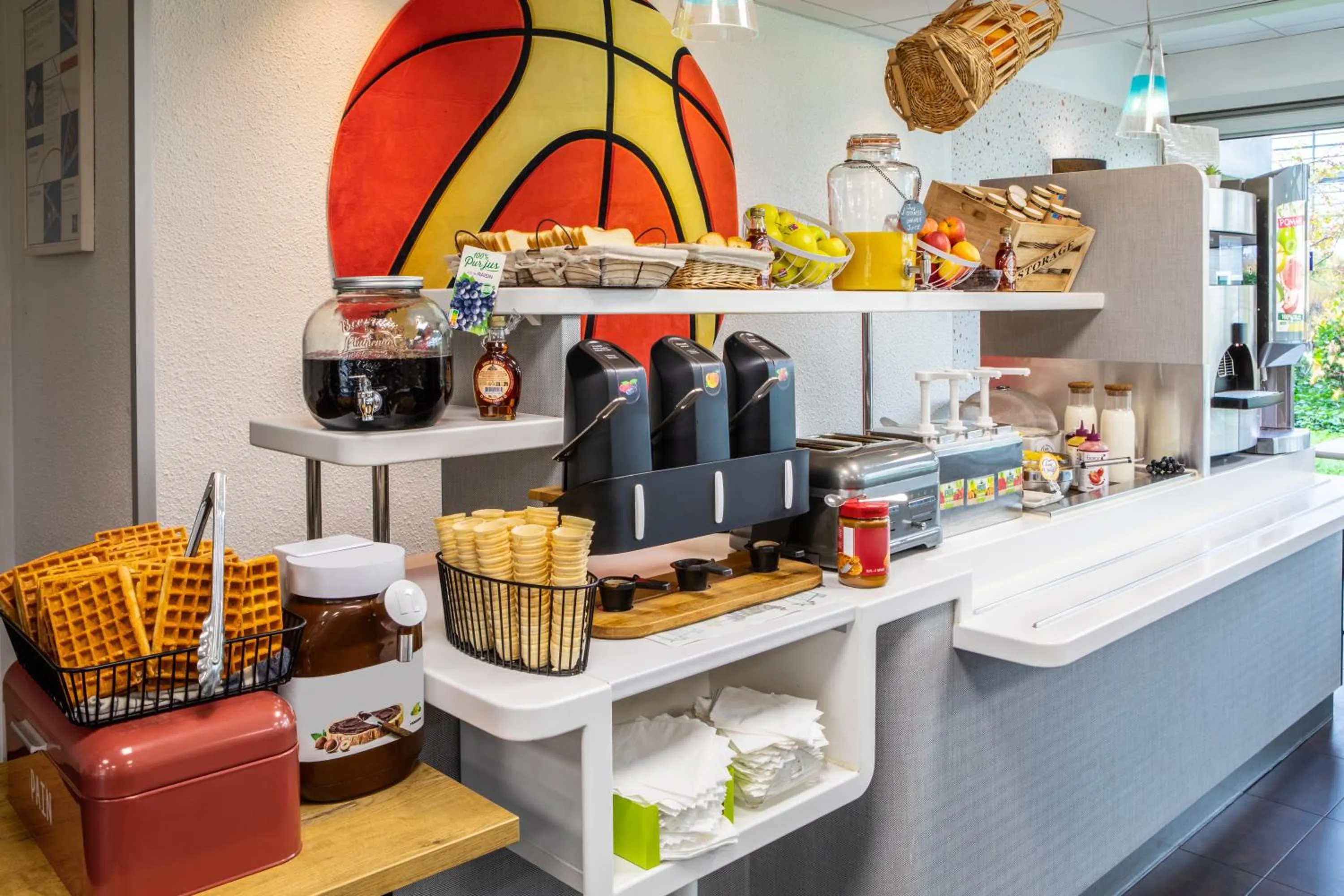 Food and drinks in ibis budget Roissy CDG Paris Nord 2