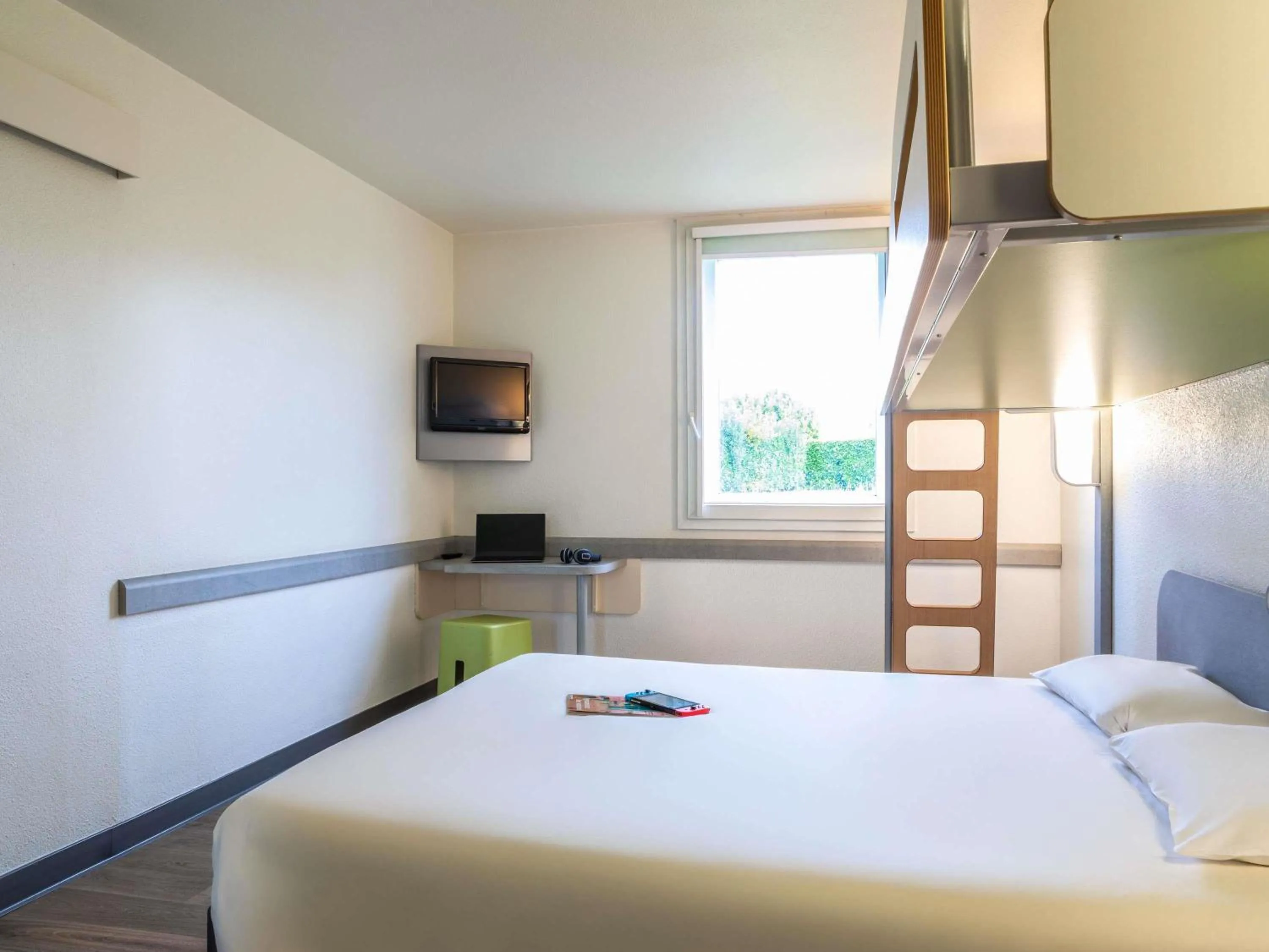 Bedroom, Bed in ibis budget Roissy CDG Paris Nord 2