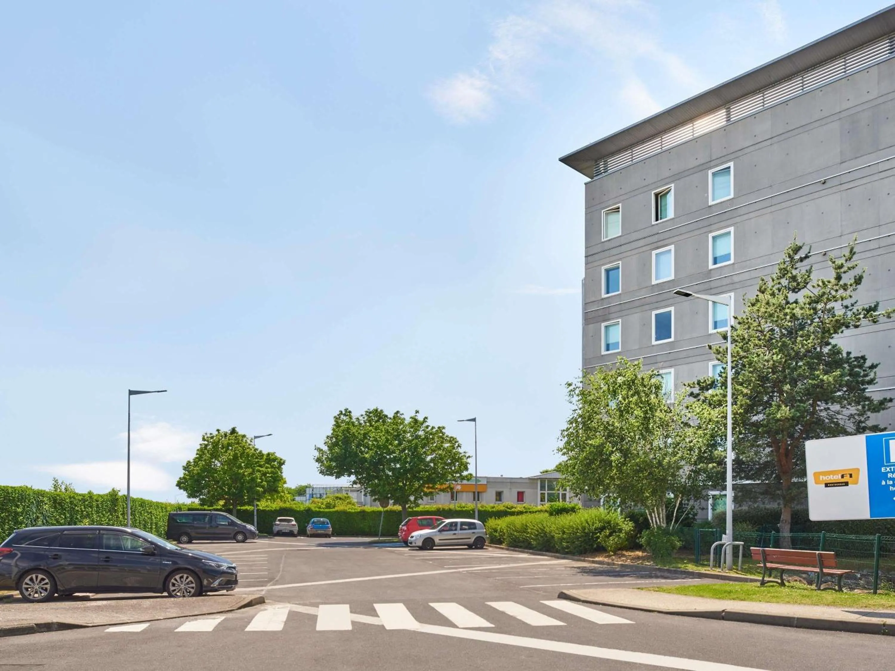 Property building in hotelF1 Roissy CDG Pn2