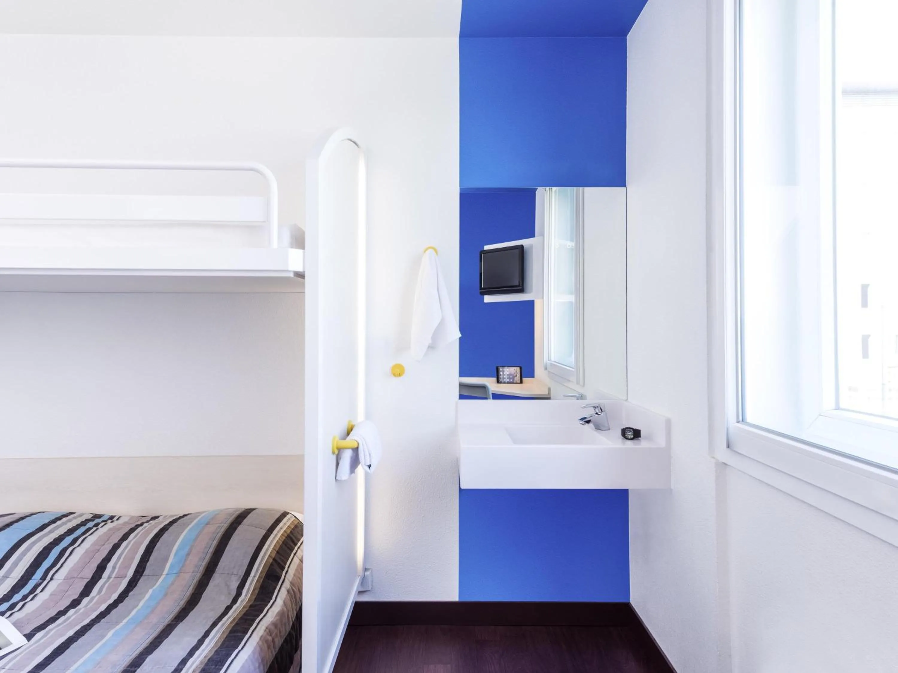 Bedroom, Bed in hotelF1 Roissy CDG Pn2