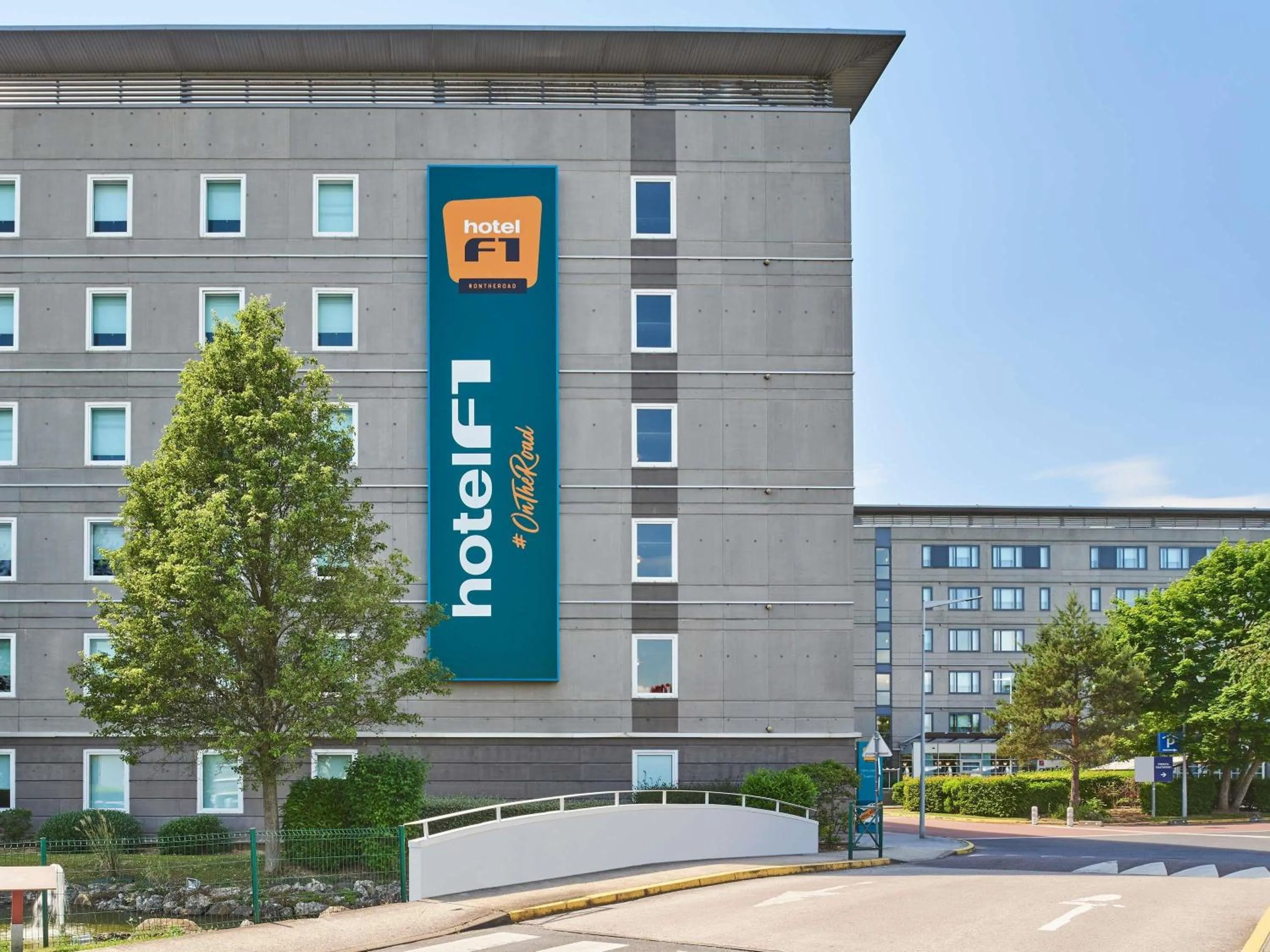 Property building in hotelF1 Roissy CDG Pn2