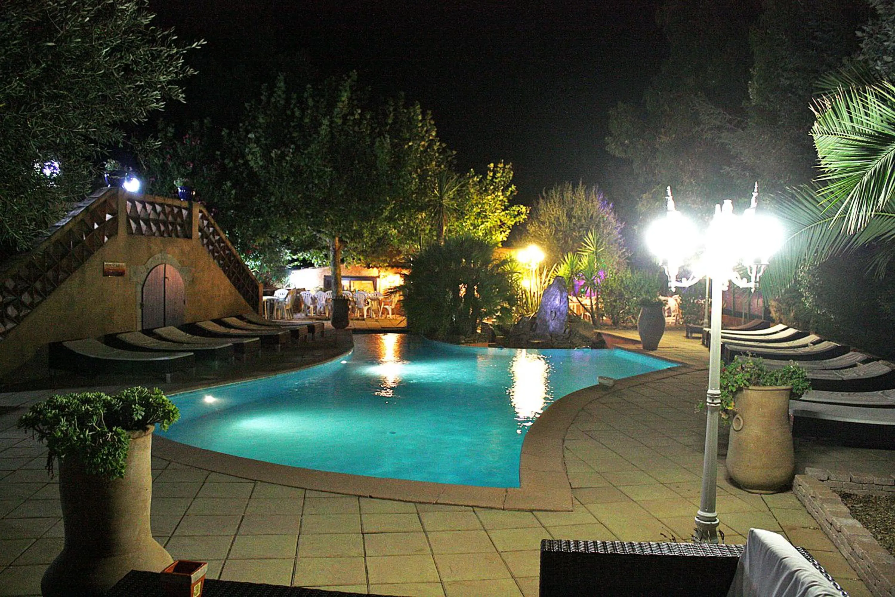 Night in Athénopolis