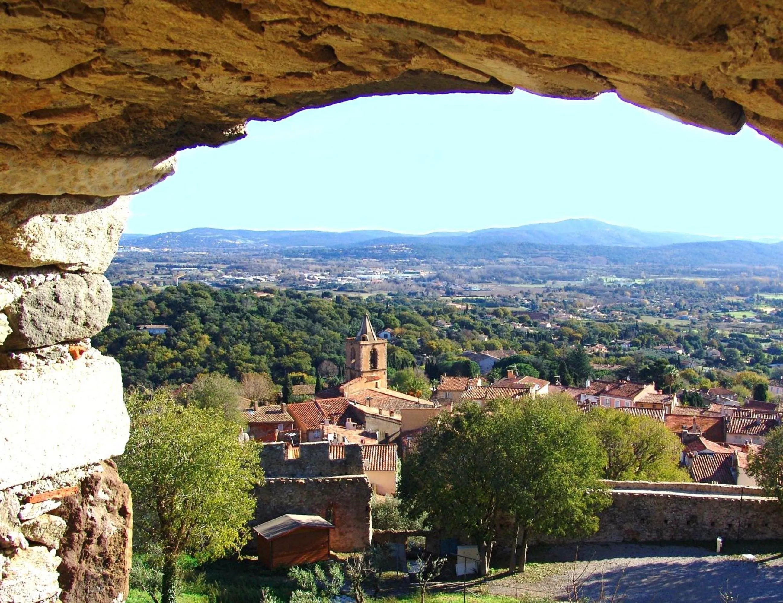Nearby landmark in Athénopolis
