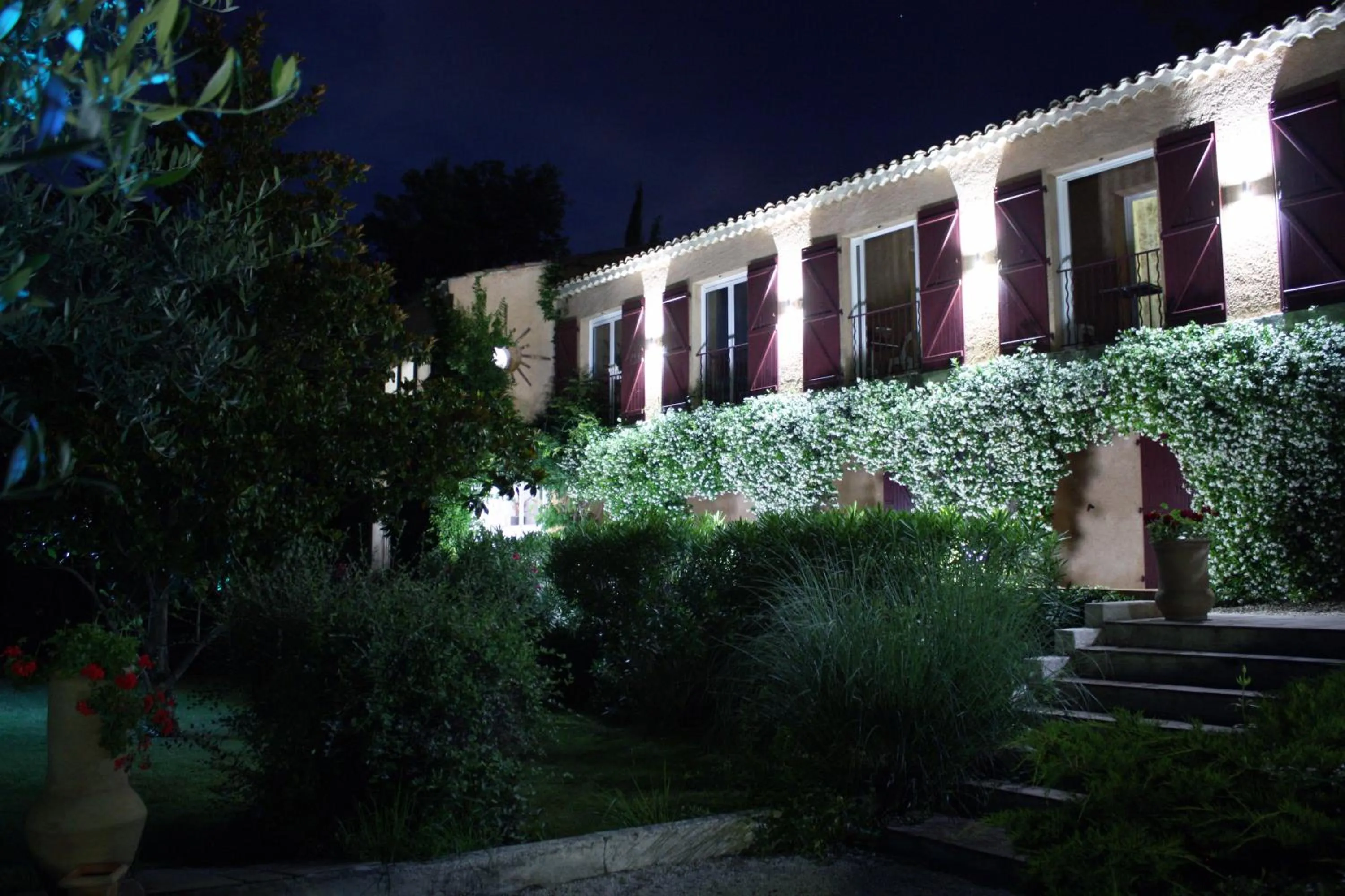 Facade/entrance in Athénopolis