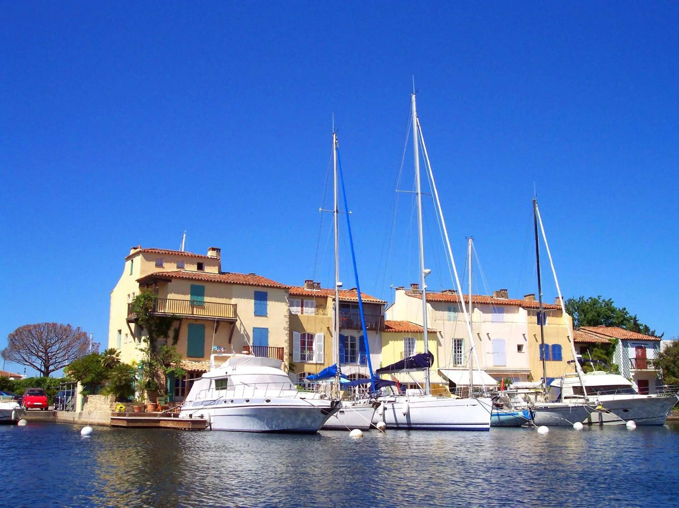 Nearby landmark in Athénopolis