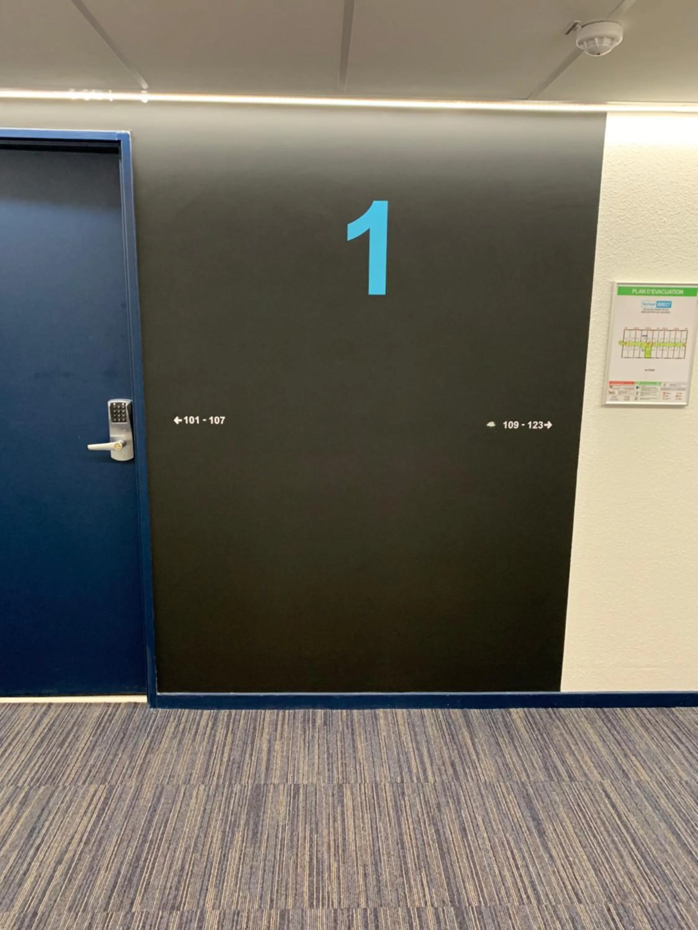 Property building in Kyriad Direct - Bourg les Valence