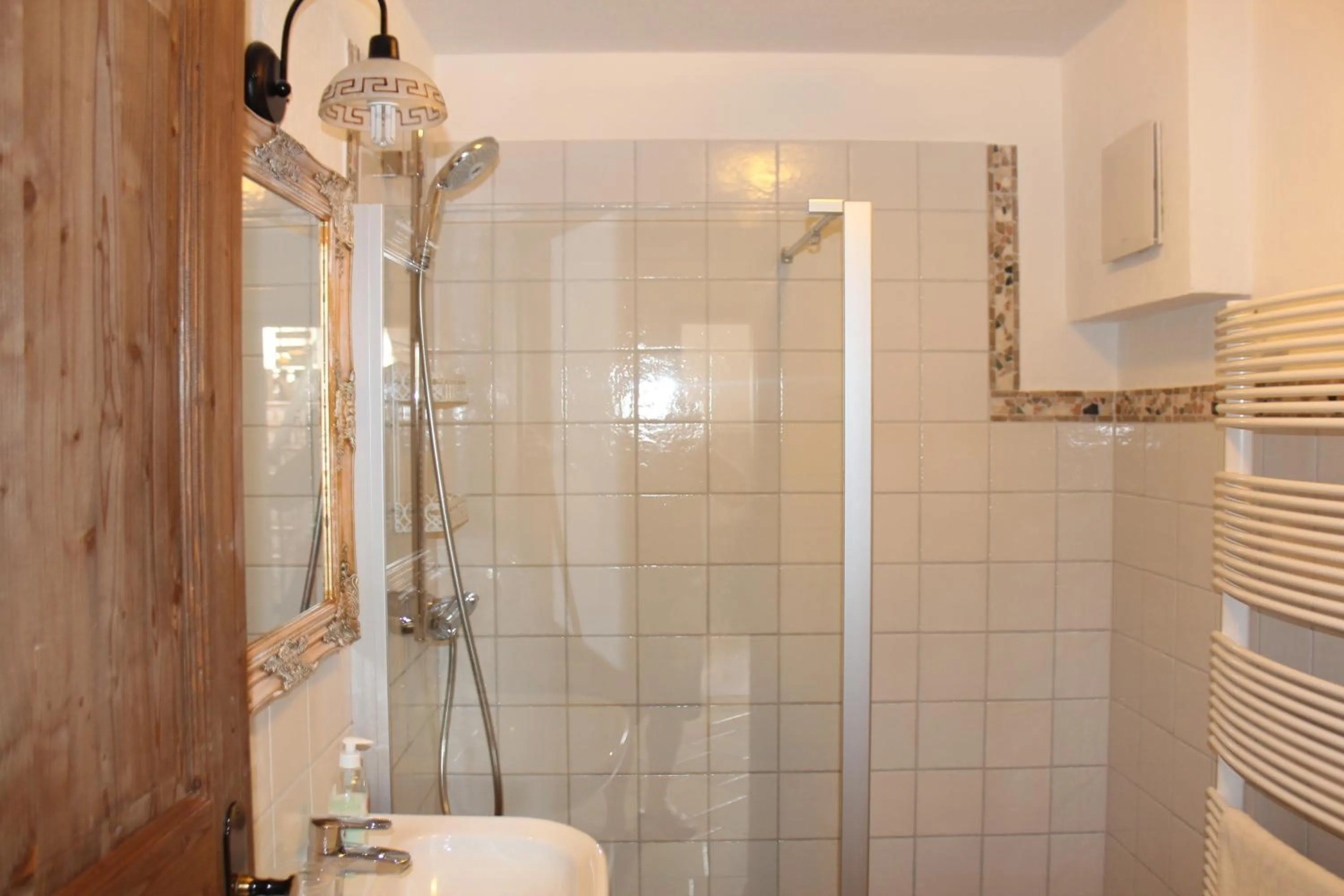 Bathroom in Pension Vanii, Apartments