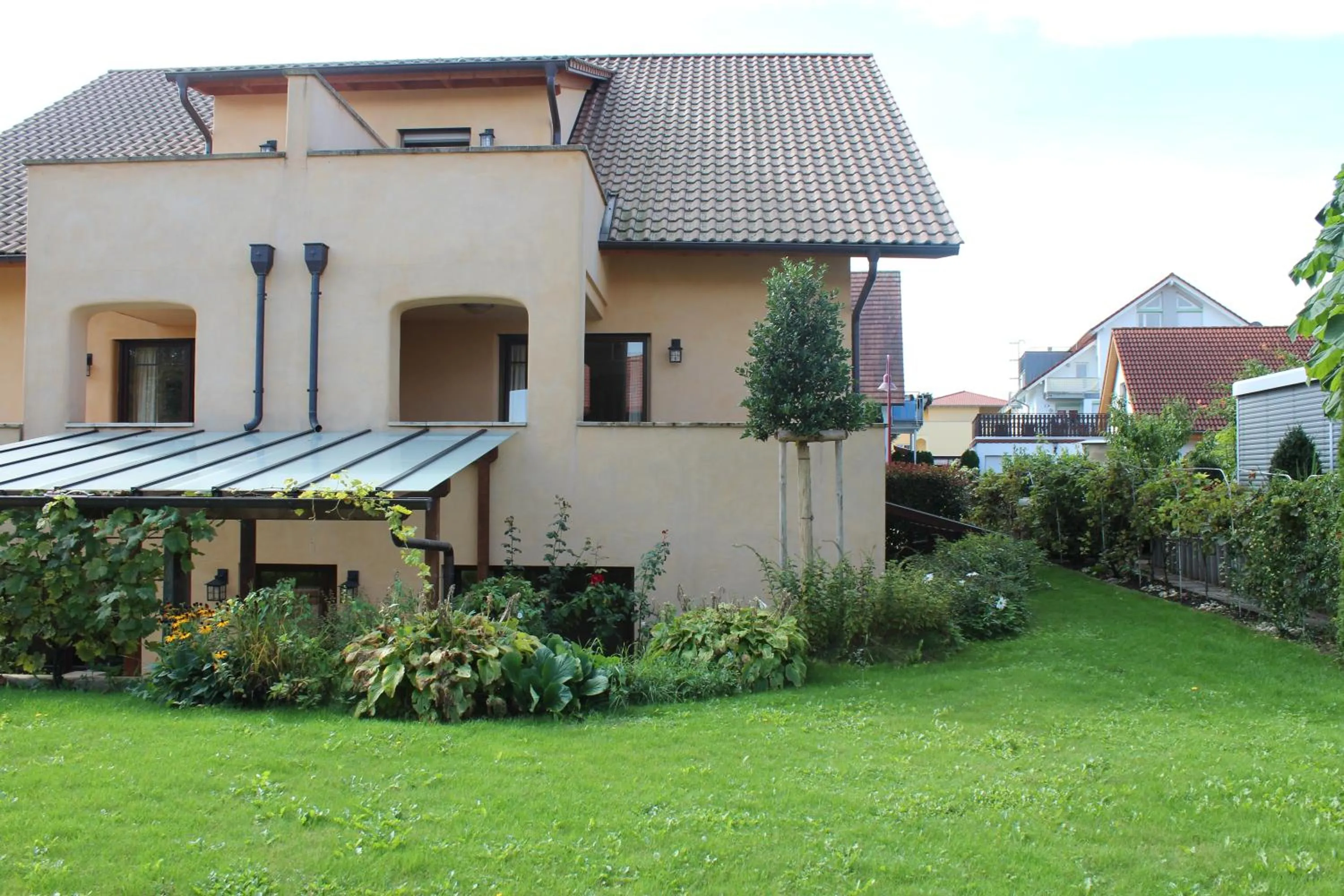 Garden in Pension Vanii, Apartments
