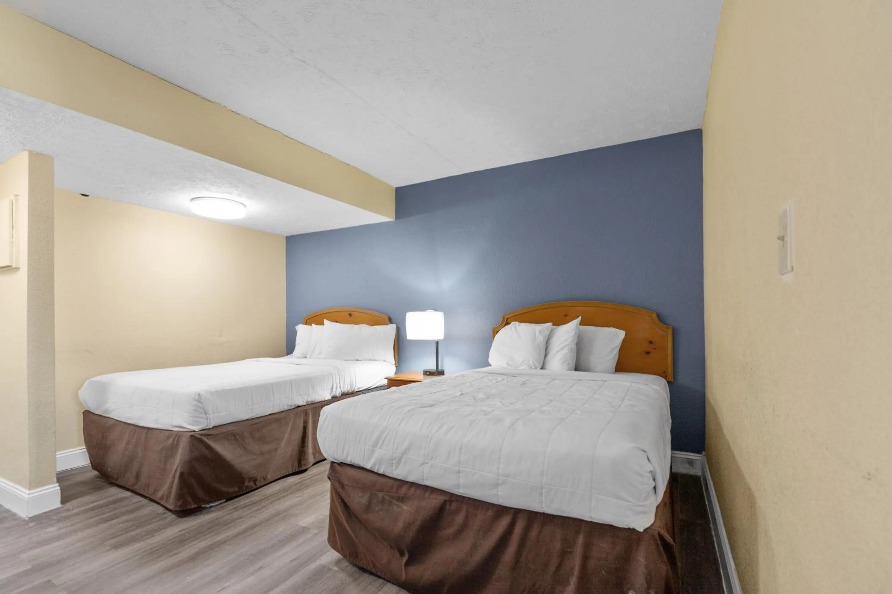 Bedroom in Days Inn by Wyndham Myrtle Beach-Grand Strand
