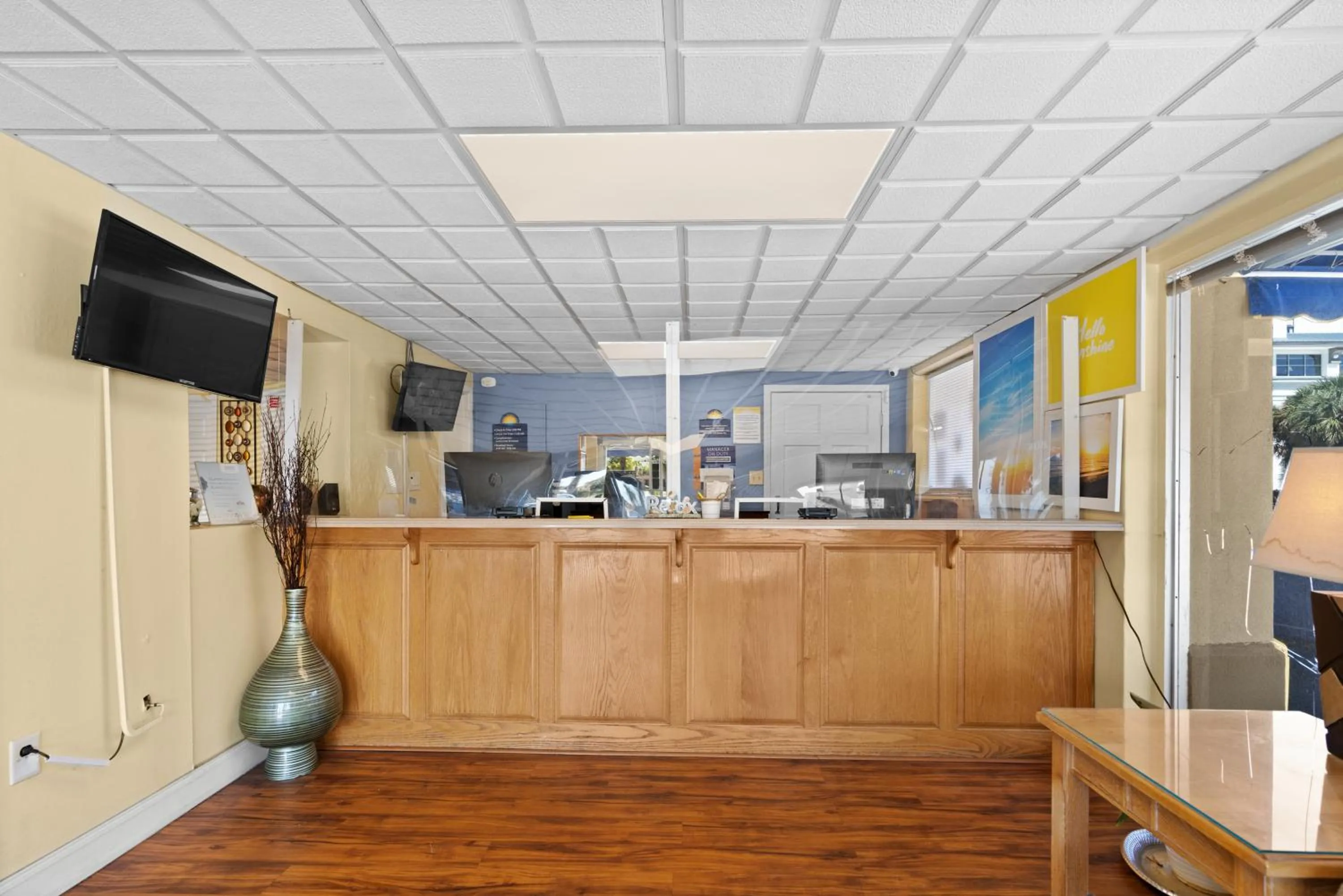 Lobby or reception, Kitchen/Kitchenette in Days Inn by Wyndham Myrtle Beach-Grand Strand