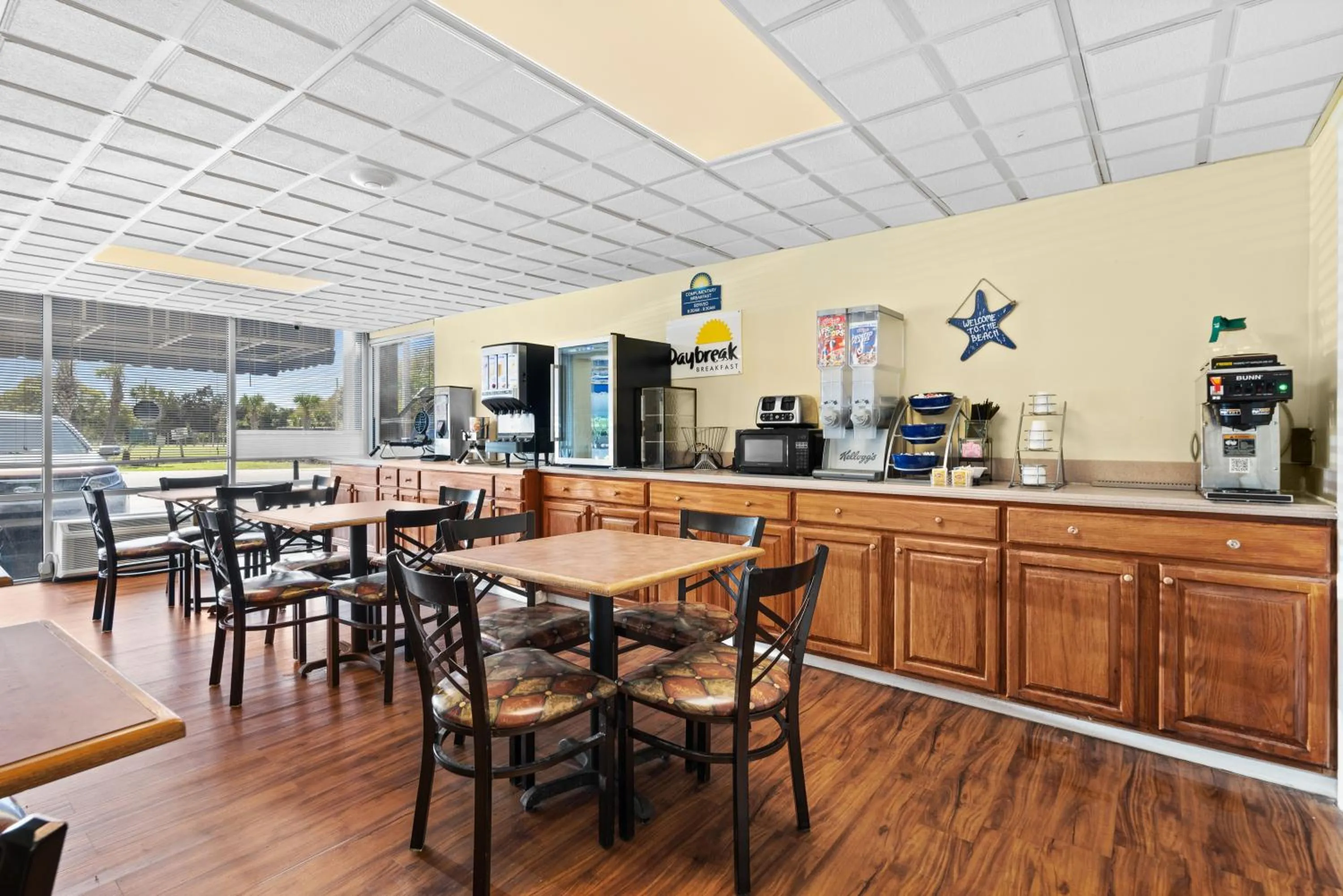 Buffet breakfast, Restaurant/Places to Eat in Days Inn by Wyndham Myrtle Beach-Grand Strand