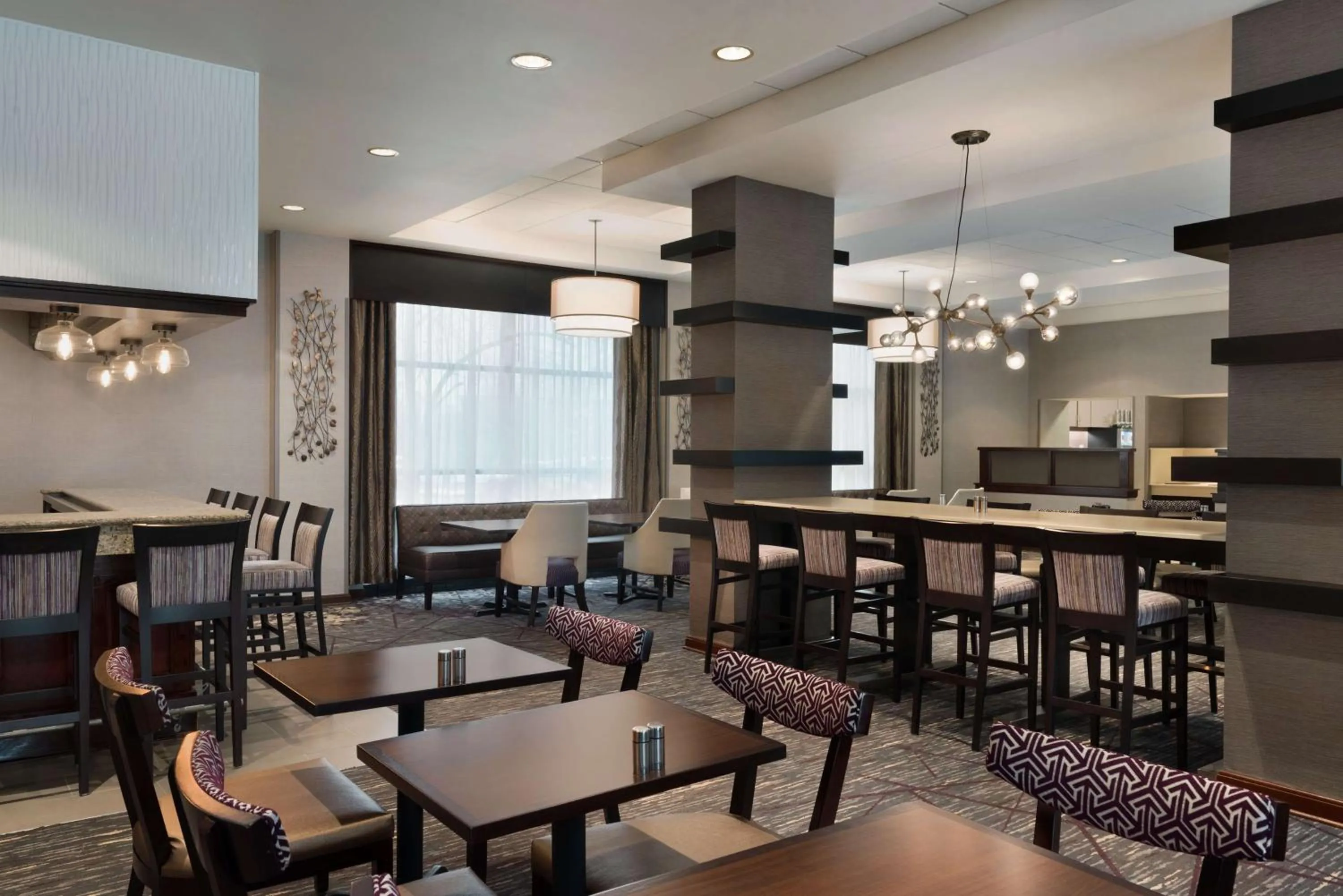 Restaurant/places to eat in DoubleTree by Hilton Milwaukee/Brookfield