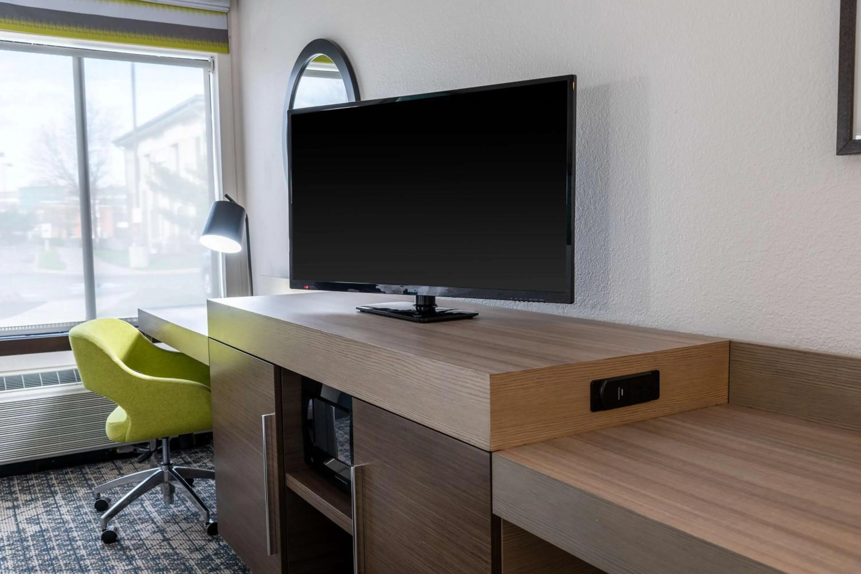 Bedroom in Hampton Inn Kansas City-Lee's Summit