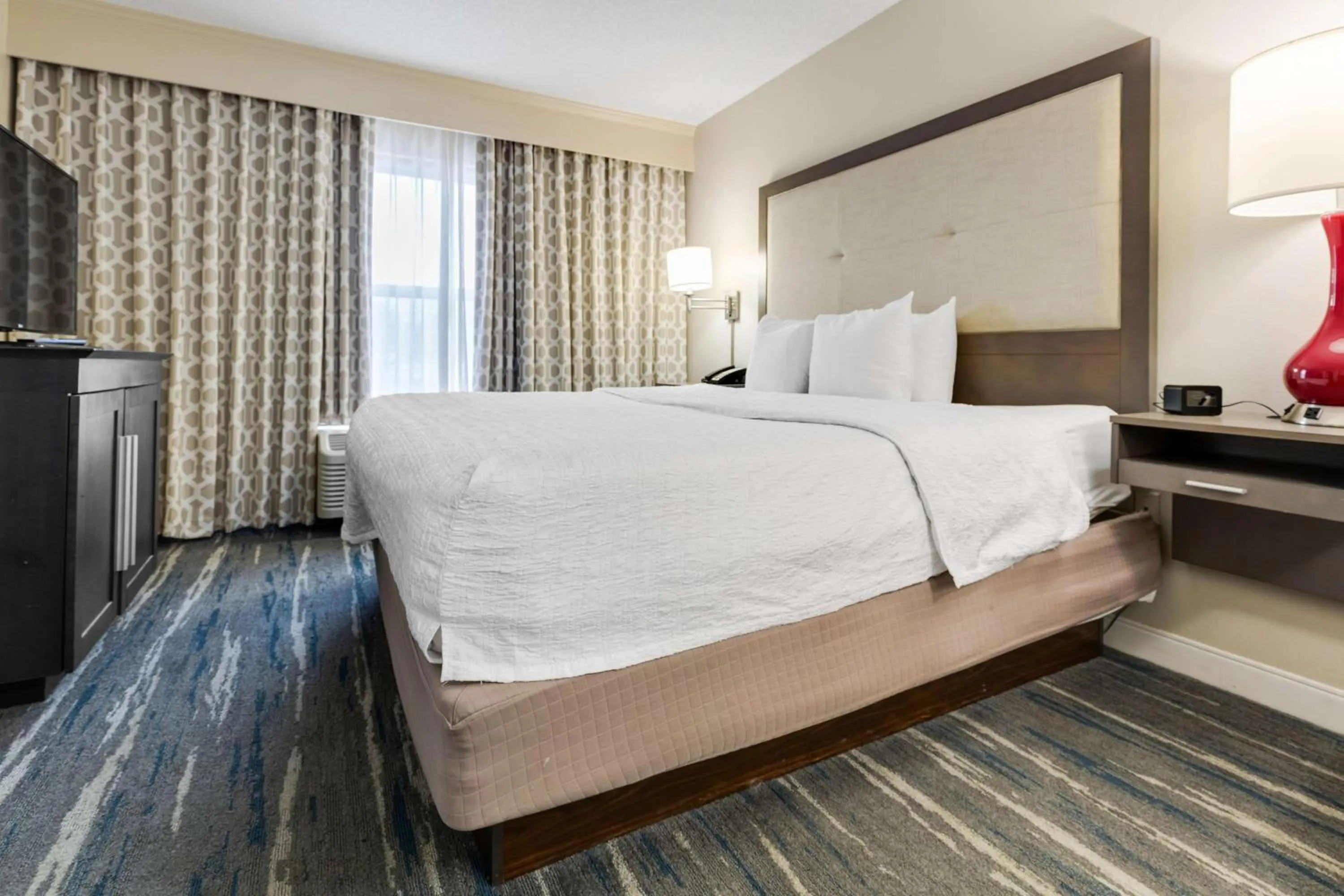 Bed in Hampton Inn & Suites Memphis-Wolfchase Galleria