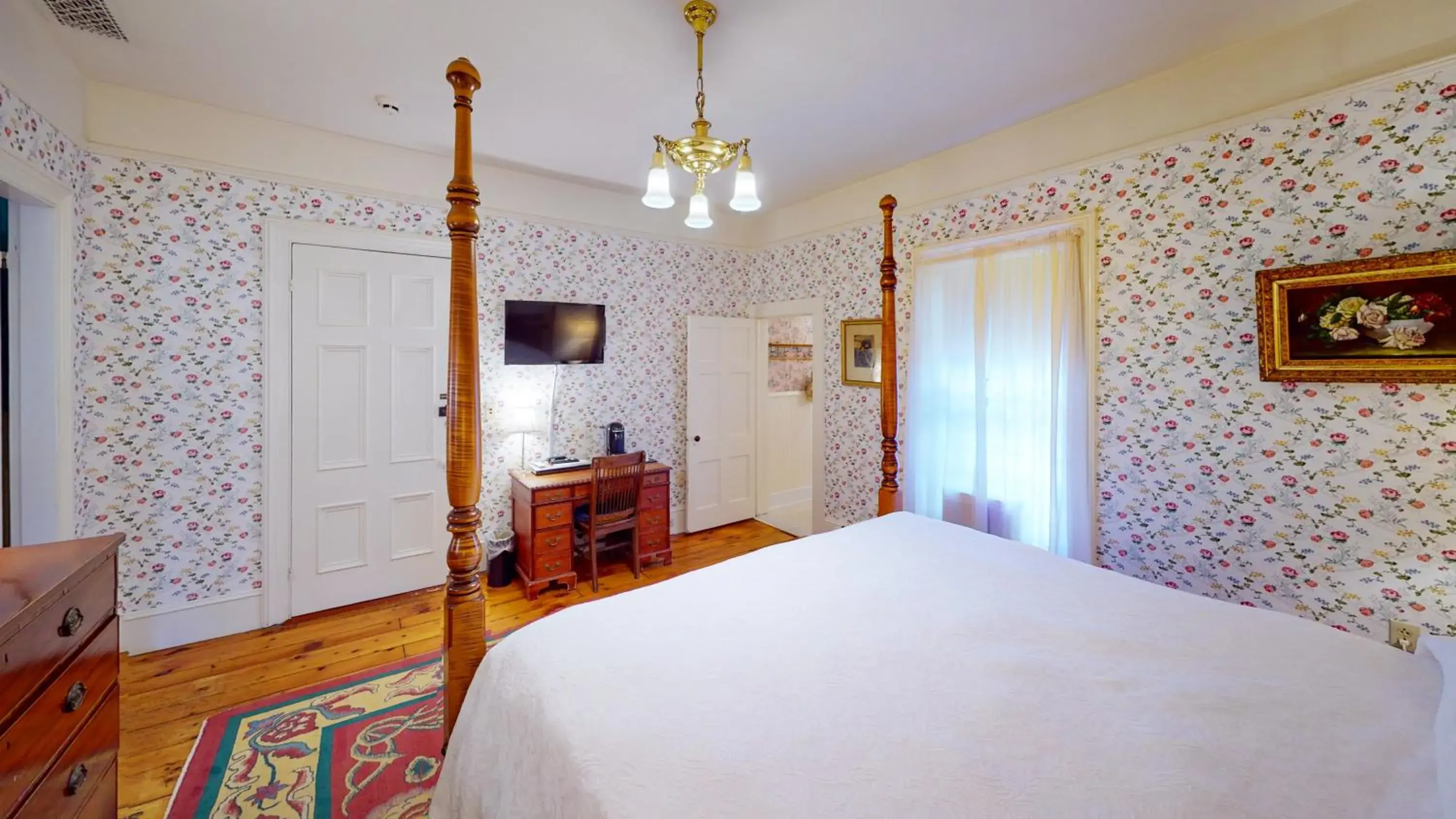Queen Village Suite in The Red Lion Inn Queen Village Suite in The Red Lion Inn