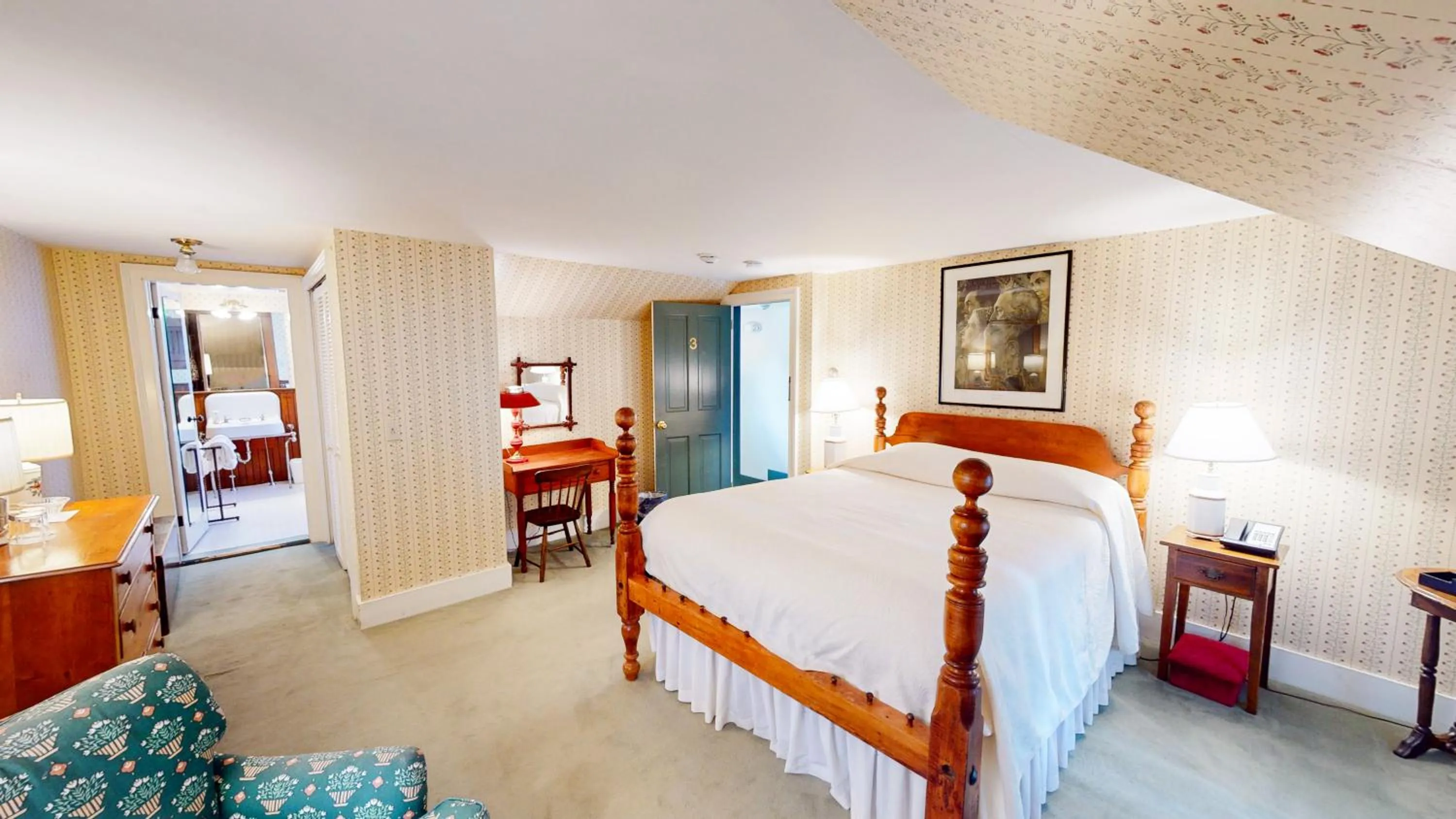 Queen Room in The Red Lion Inn