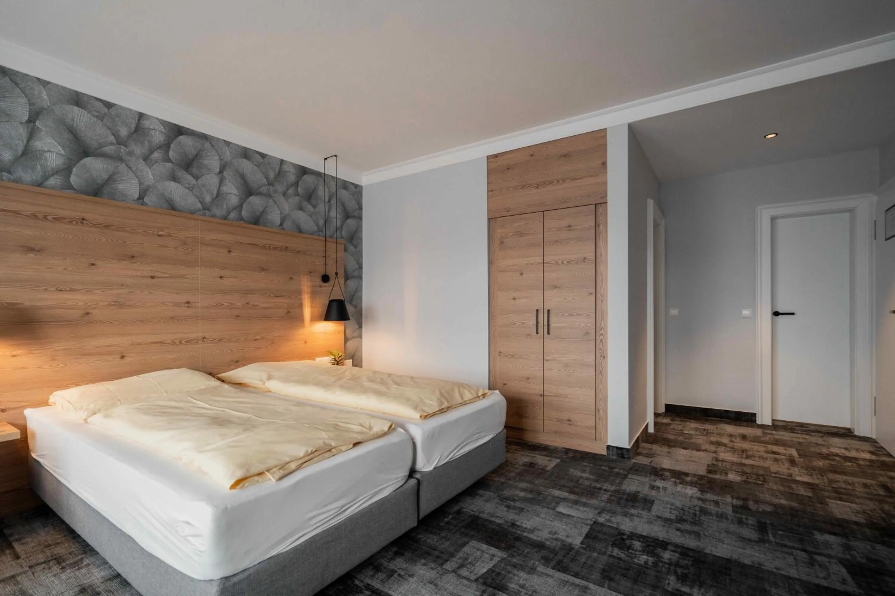 Bed in Hotel Adler - Paulas Alb