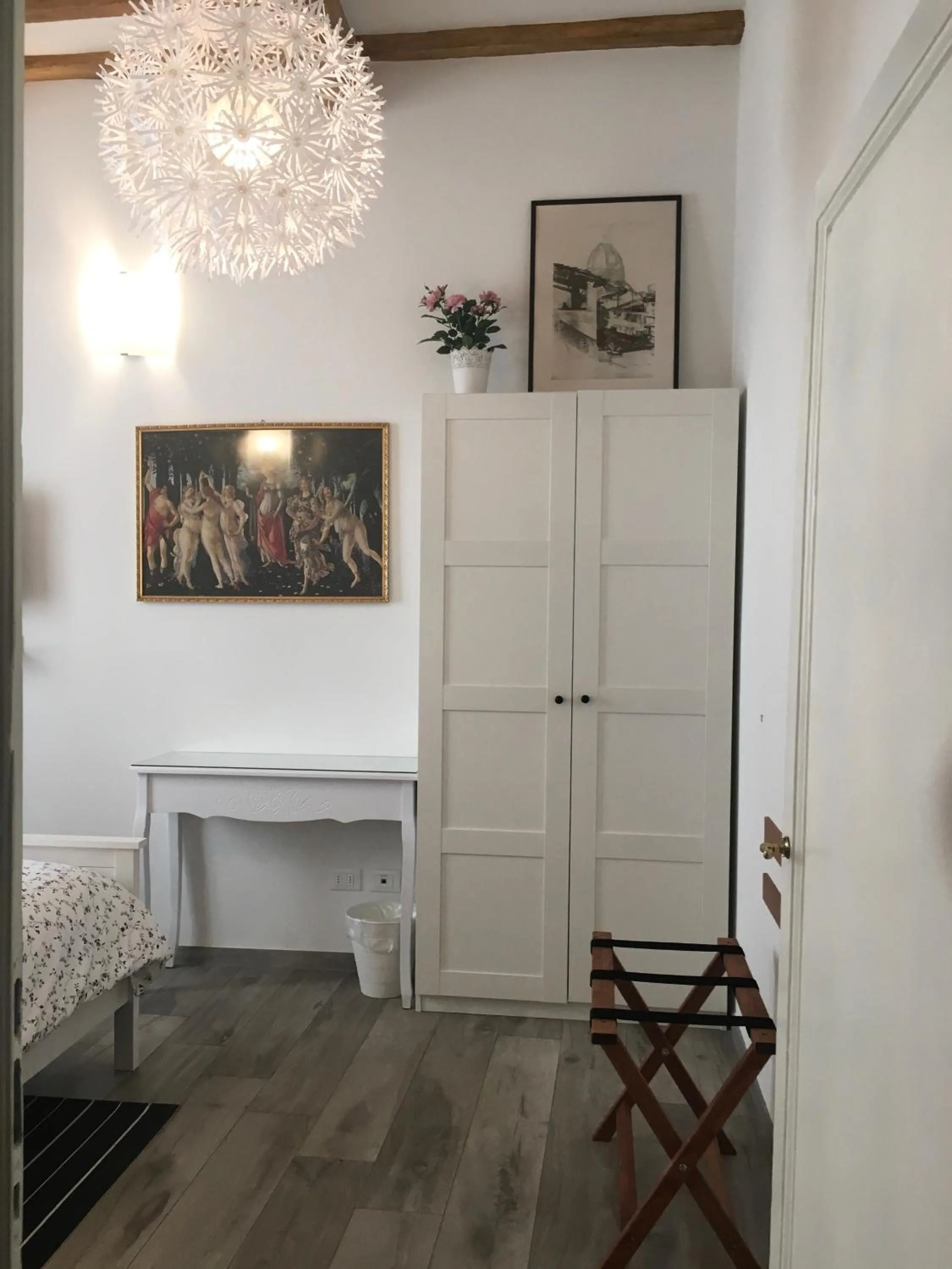 wardrobe in Conte Canacci