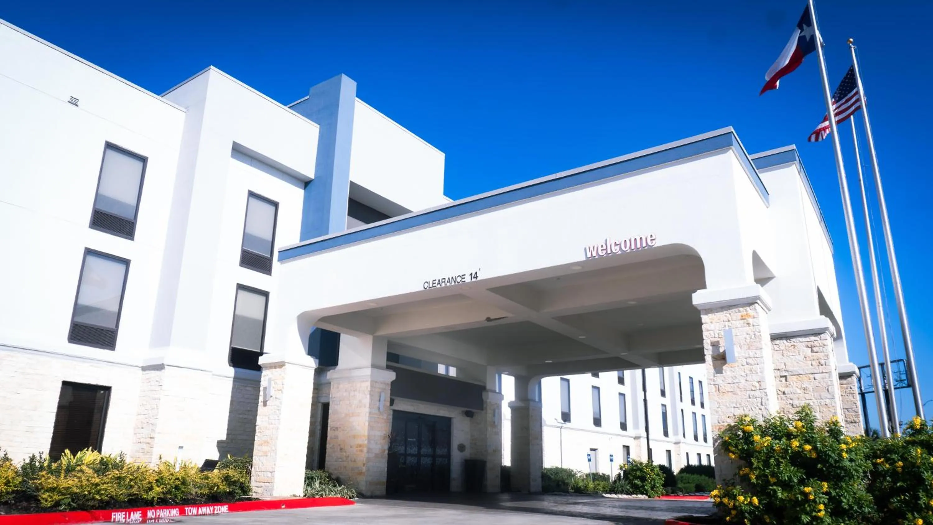 Property building in Hampton Inn and Suites Houston-Katy